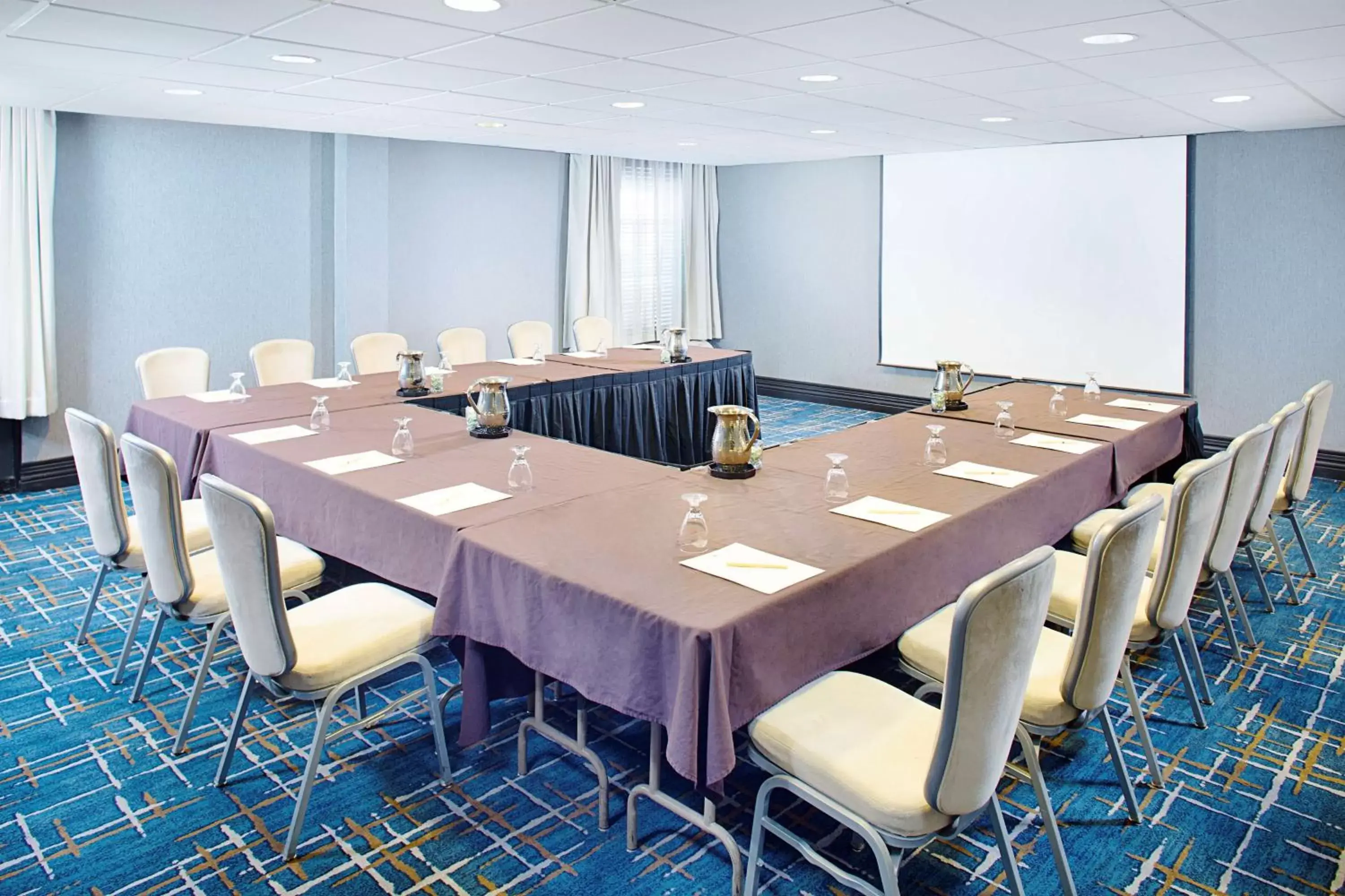 Meeting/conference room in DoubleTree by Hilton Baltimore - BWI Airport