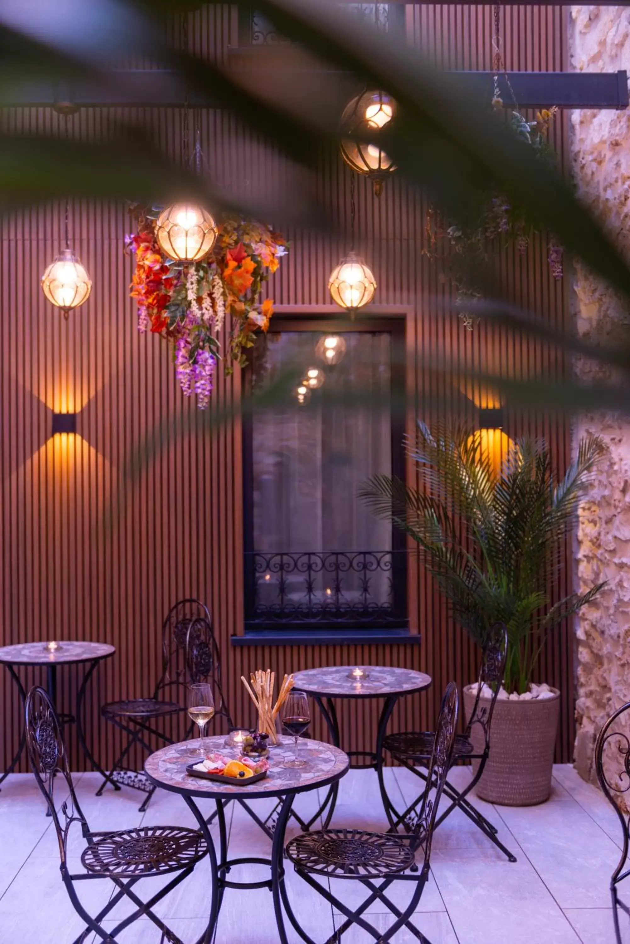 Patio, Restaurant/Places to Eat in Hôtel Le Milie Rose