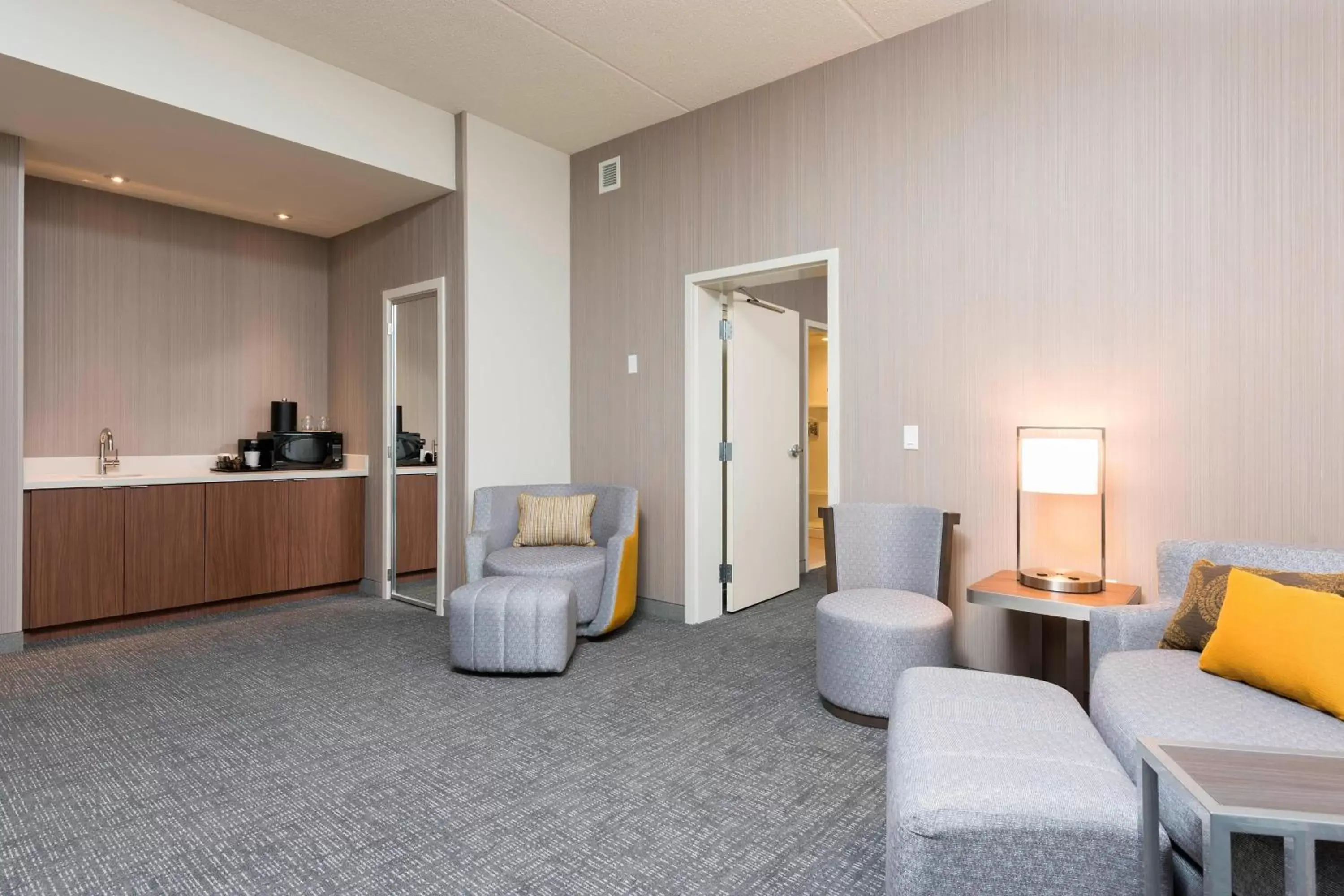 Photo of the whole room, Seating Area in Courtyard by Marriott Mt. Pleasant at Central Michigan University