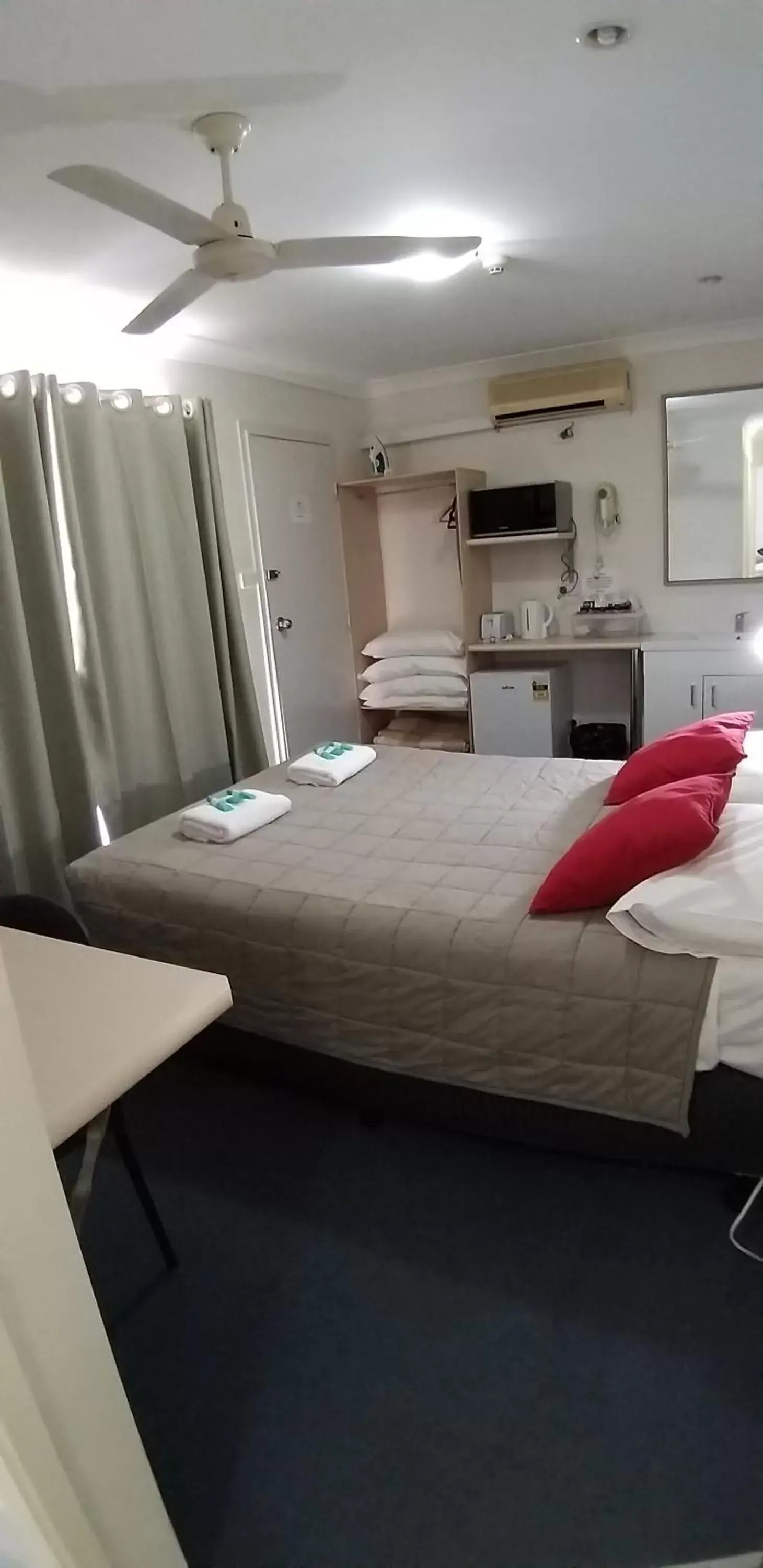Bed in Taree Country Motel