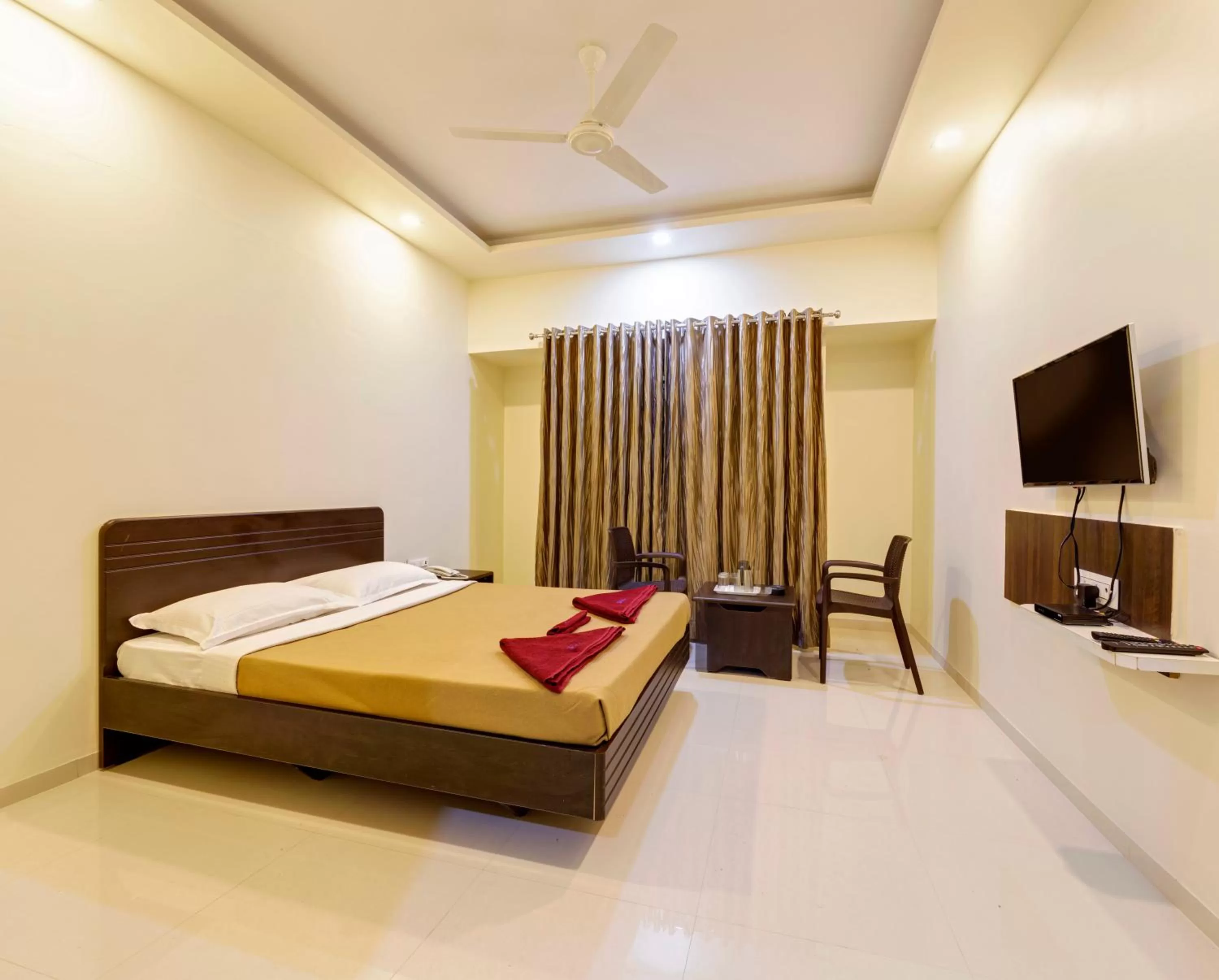 Bedroom, Bed in Hotel Galaxy Inn Kolhapur