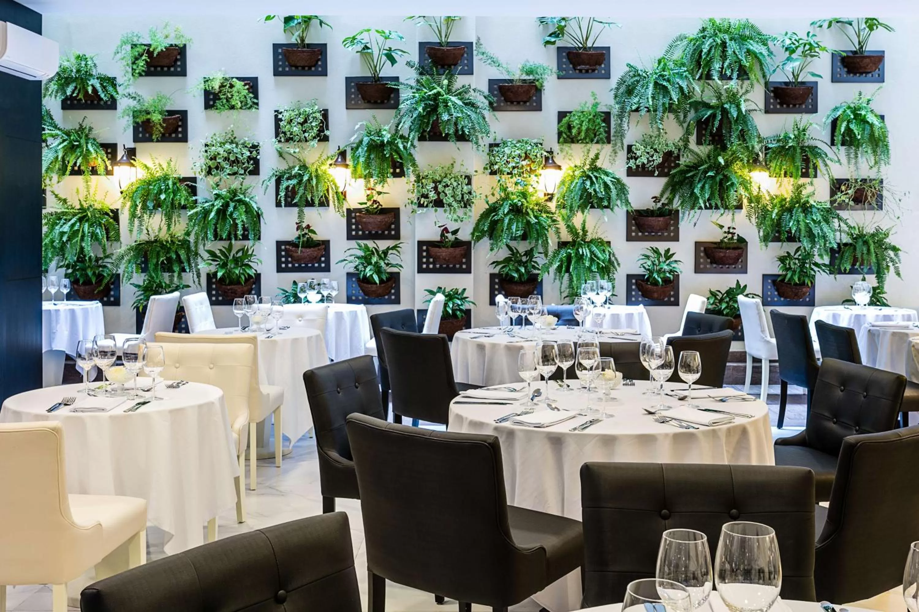 Restaurant/places to eat in Nobile Hotel Copacabana Design