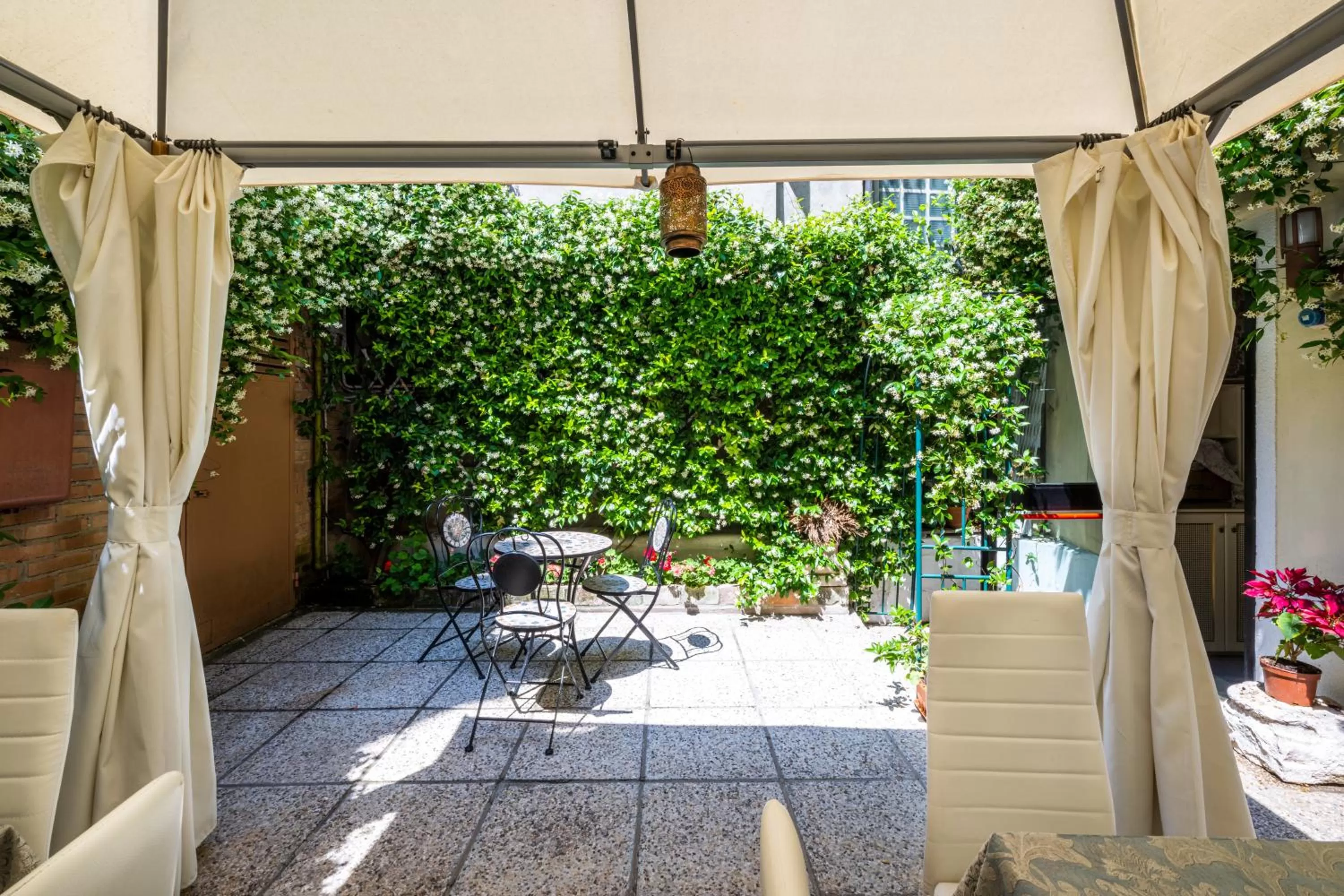 Garden in Hotel Apostoli Garden