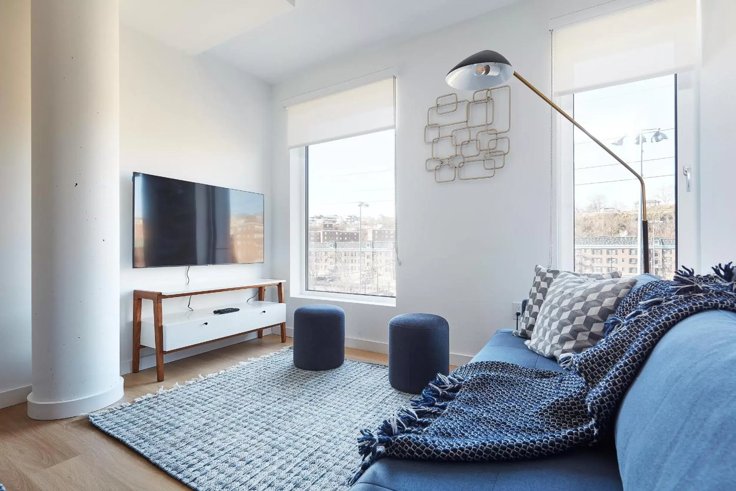 TV and multimedia, Seating Area in Harmony Lofts on Jackson 2