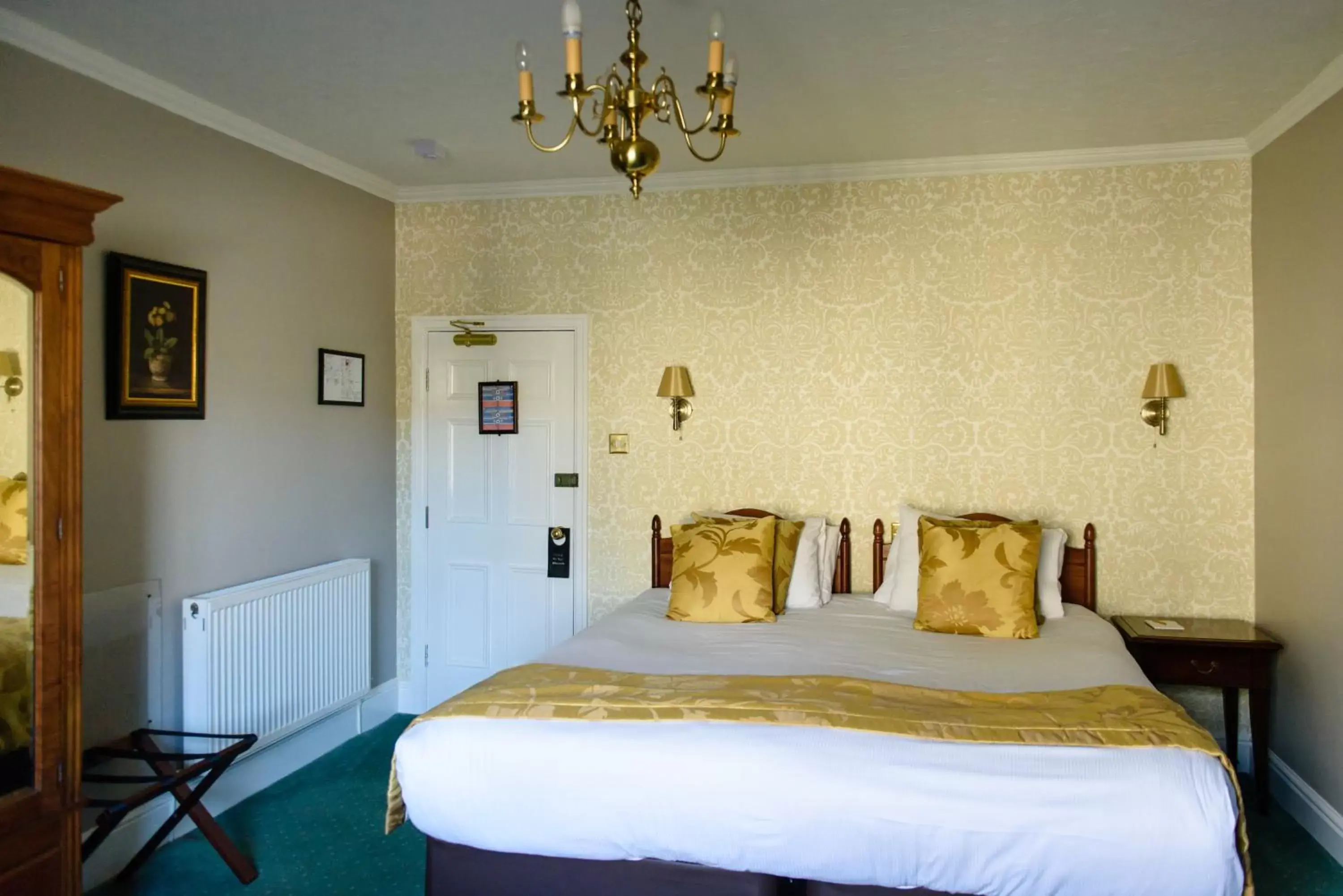 Bedroom, Bed in Old Hall Hotel