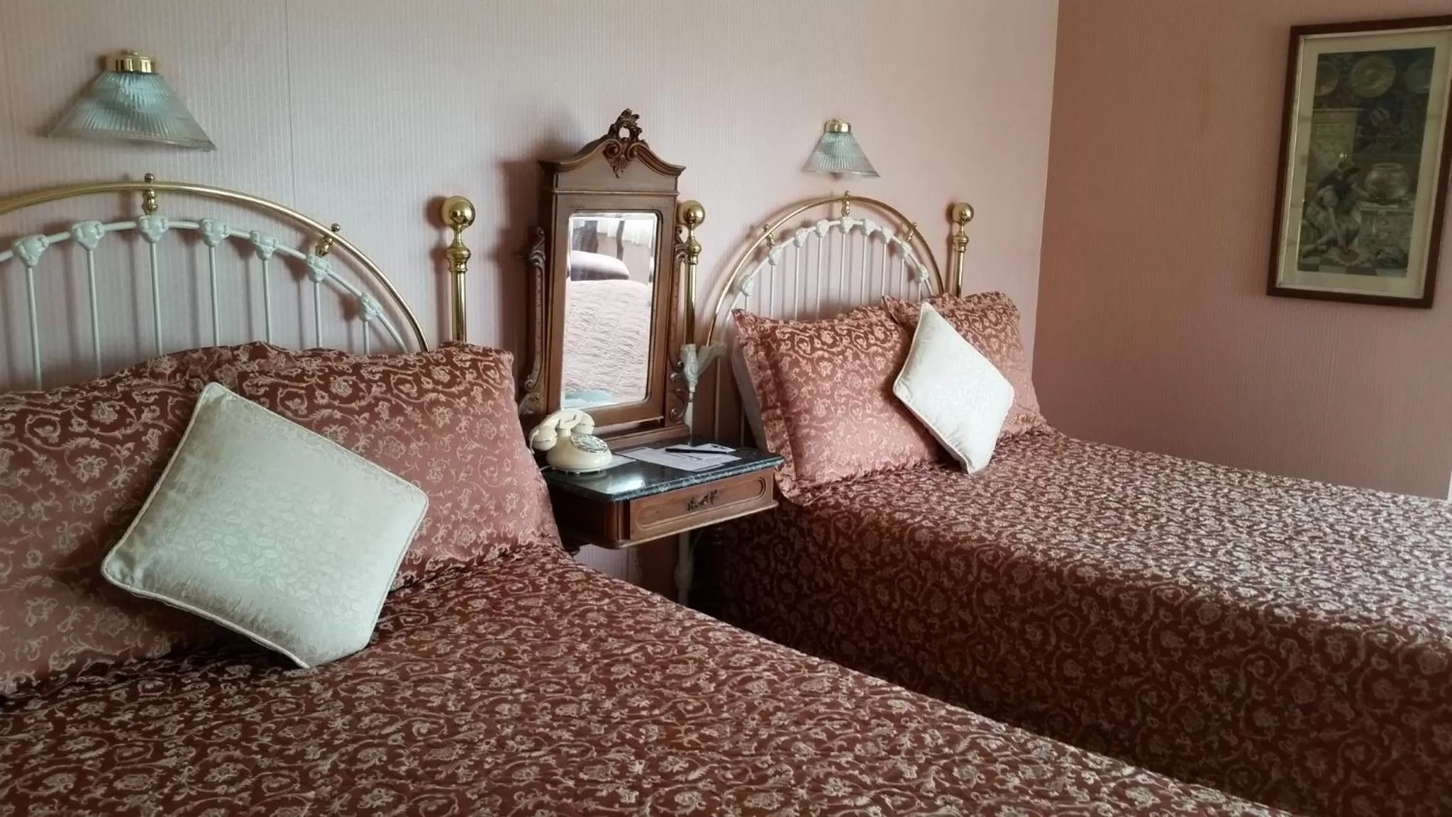 Bed in Mendocino Hotel & Garden