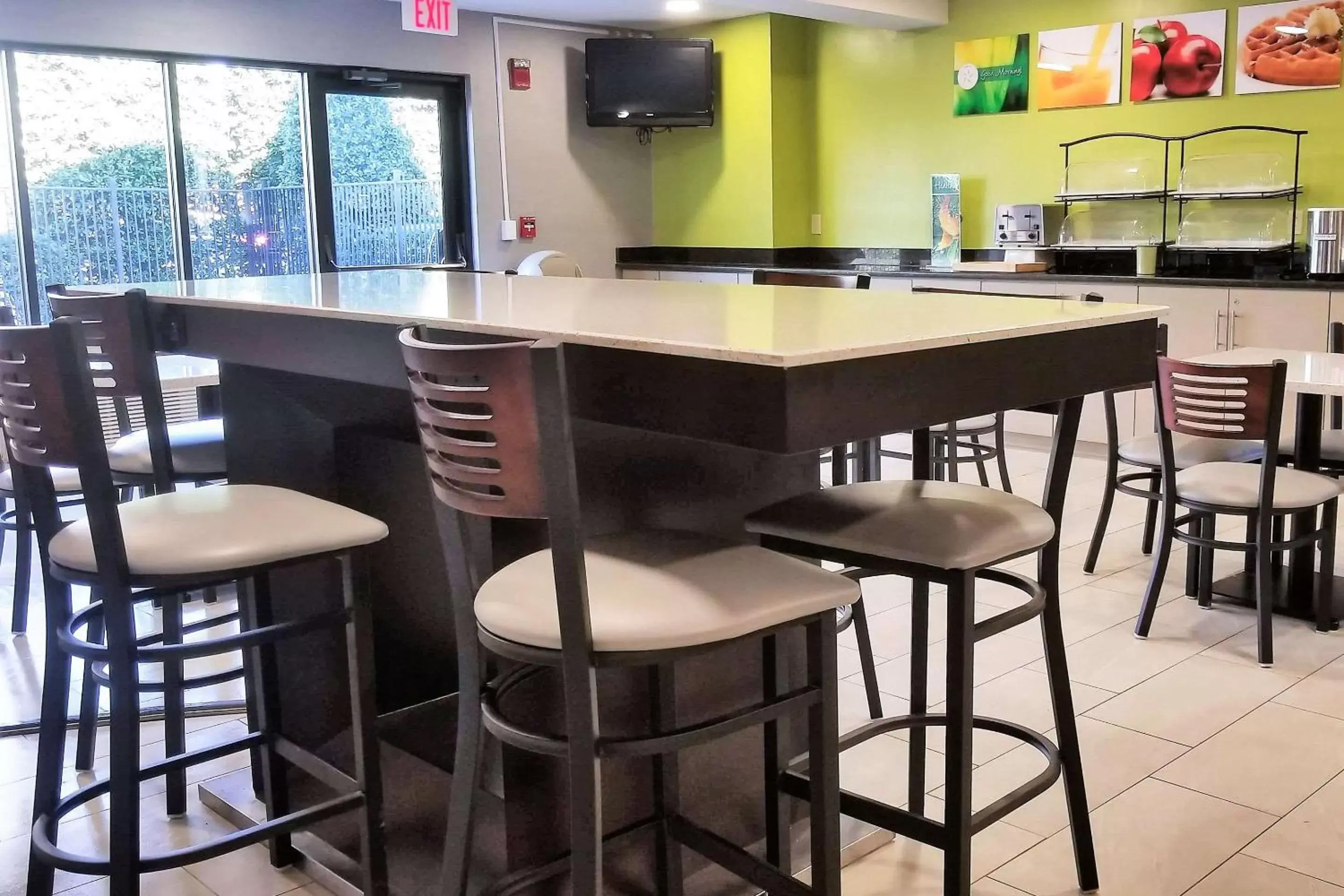 Restaurant/places to eat, Lounge/Bar in Quality Inn & Suites Raleigh North Raleigh