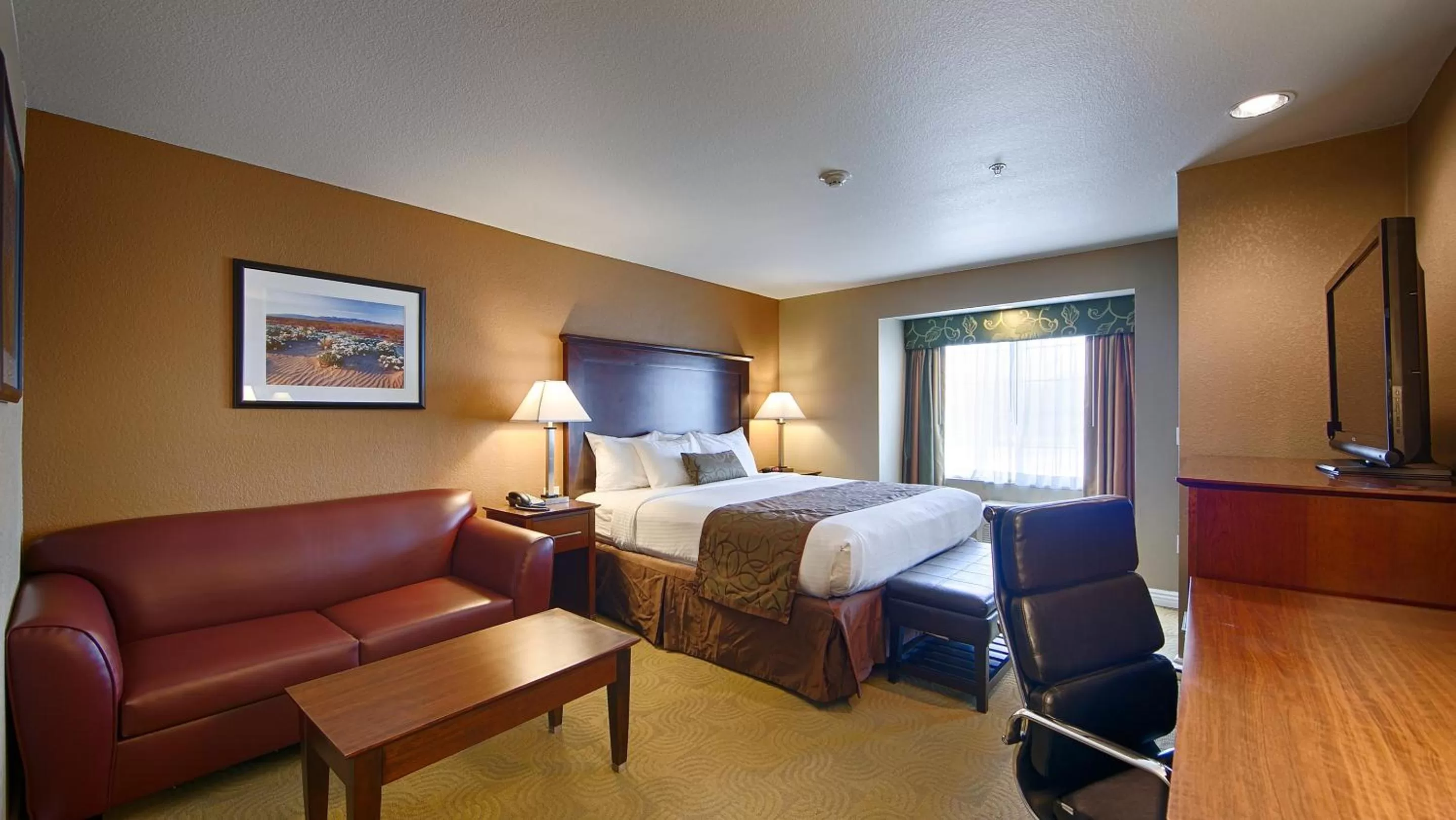 King Suite in Best Western California City Inn & Suites