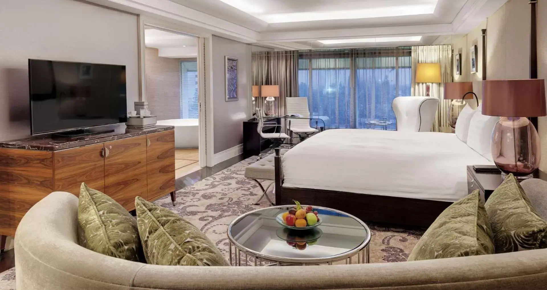 Bed in Hotel Indonesia Kempinski Jakarta
