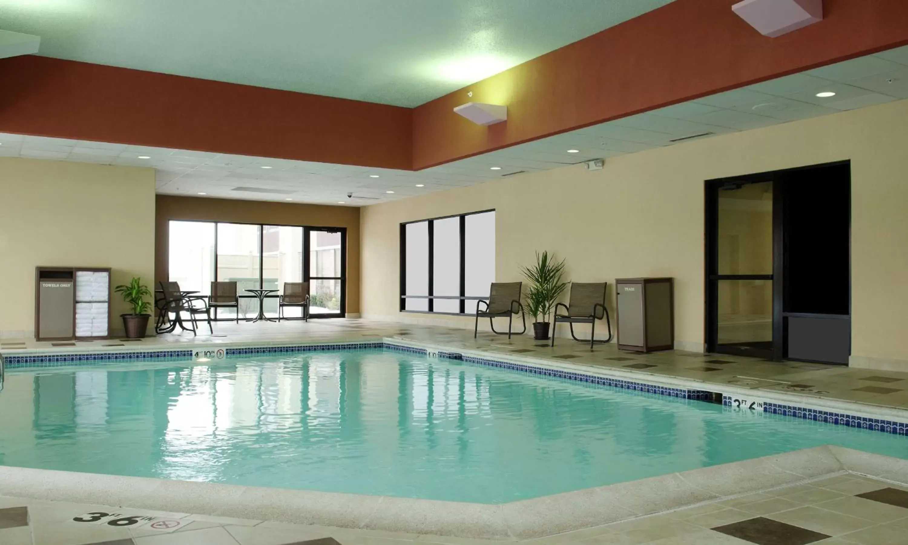 Swimming Pool in Hampton Inn Joliet/I-55