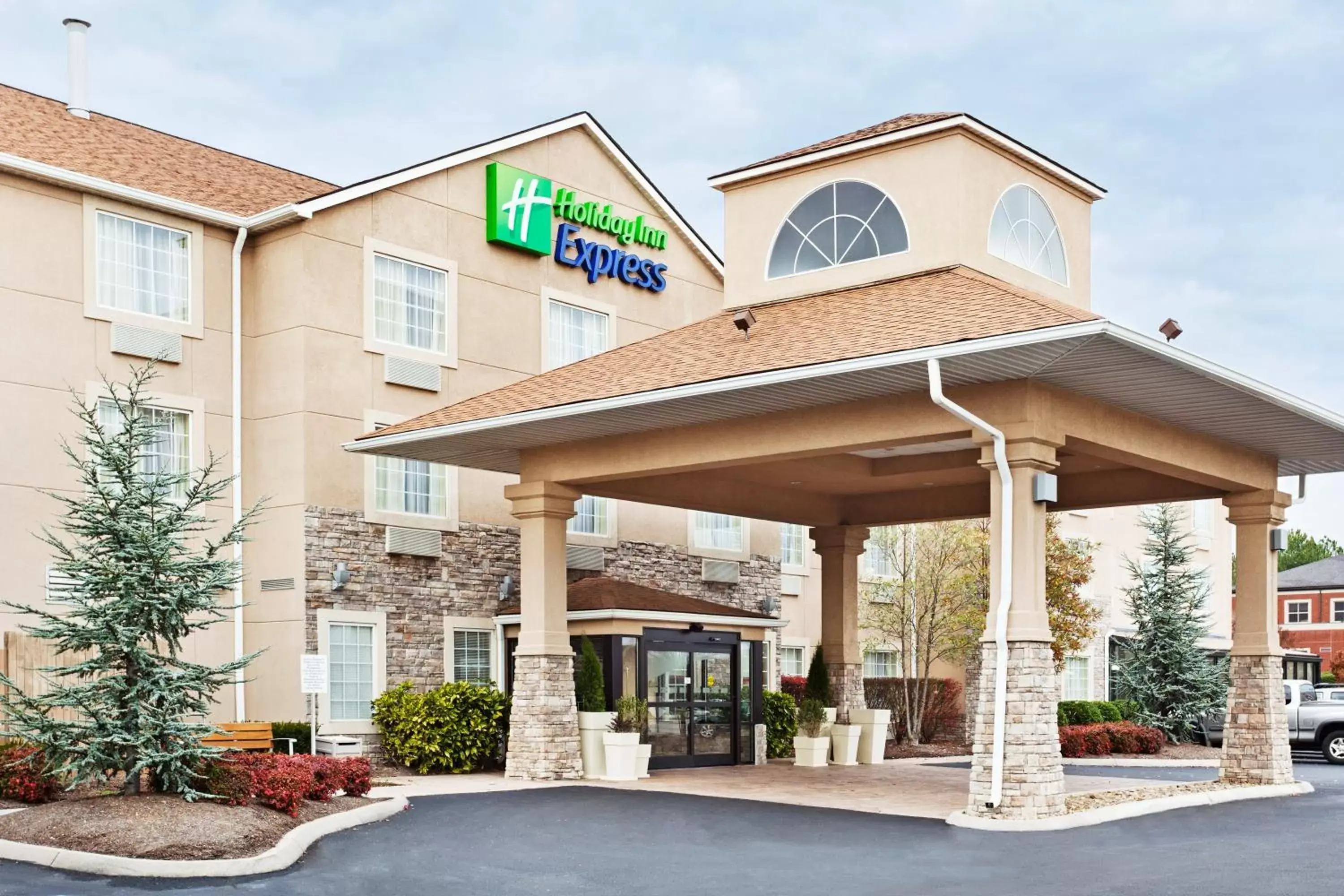 Property Building in Holiday Inn Express Hotel & Suites Alcoa Knoxville Airport, an IHG Hotel