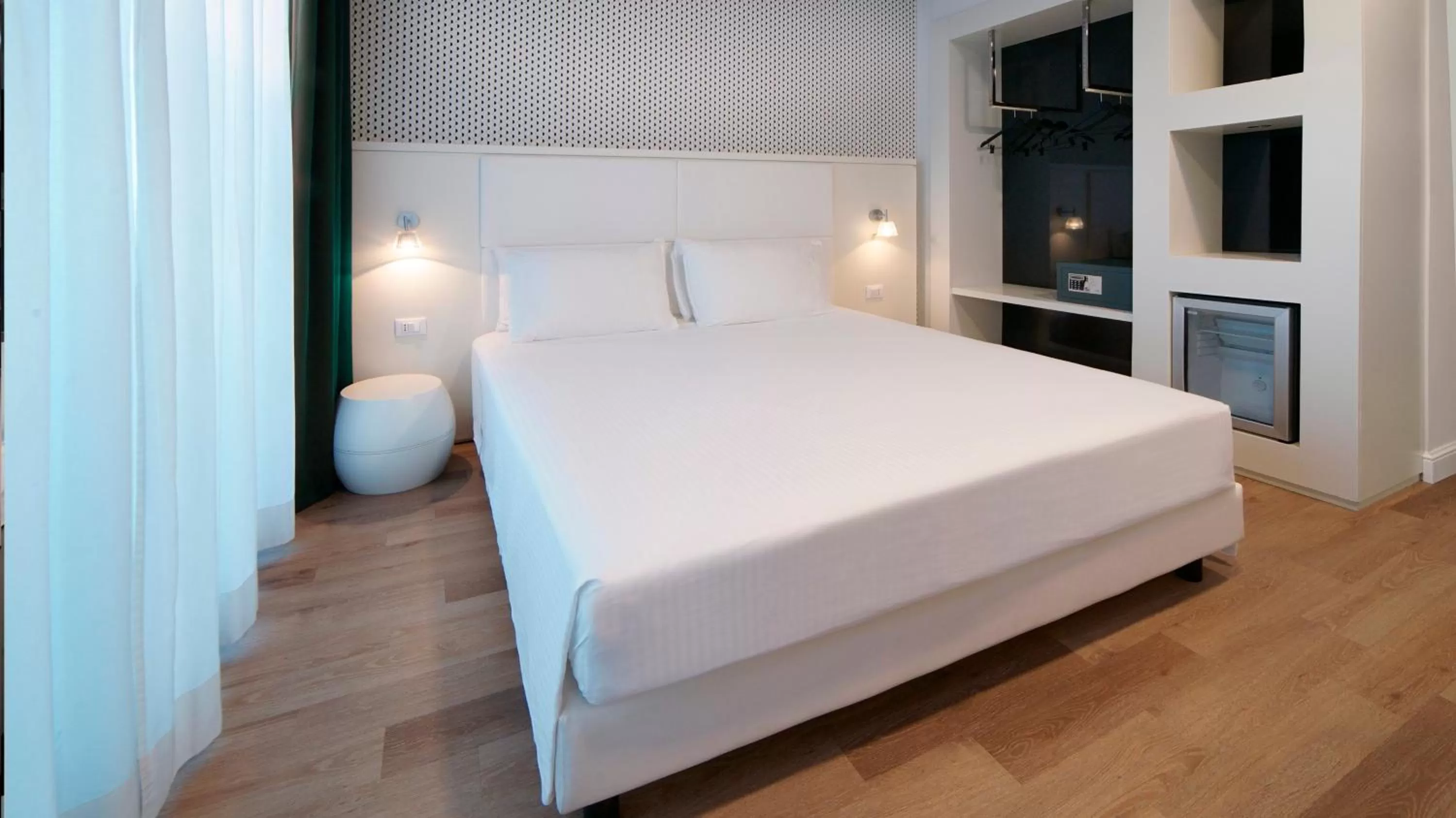 Photo of the whole room, Bed in Holiday Inn Nola - Naples Vulcano Buono, an IHG Hotel