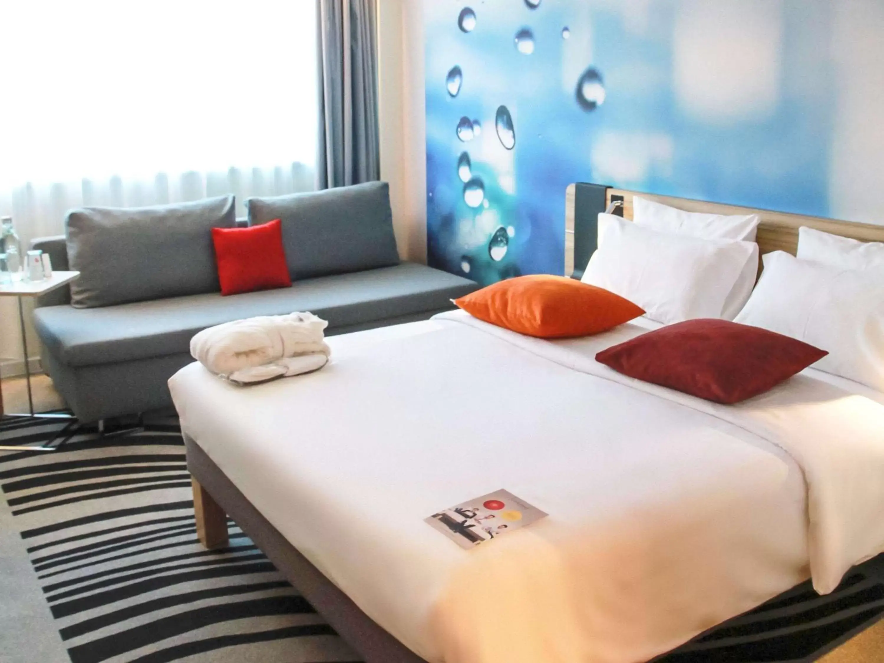 Photo of the whole room, Bed in Novotel Wien City