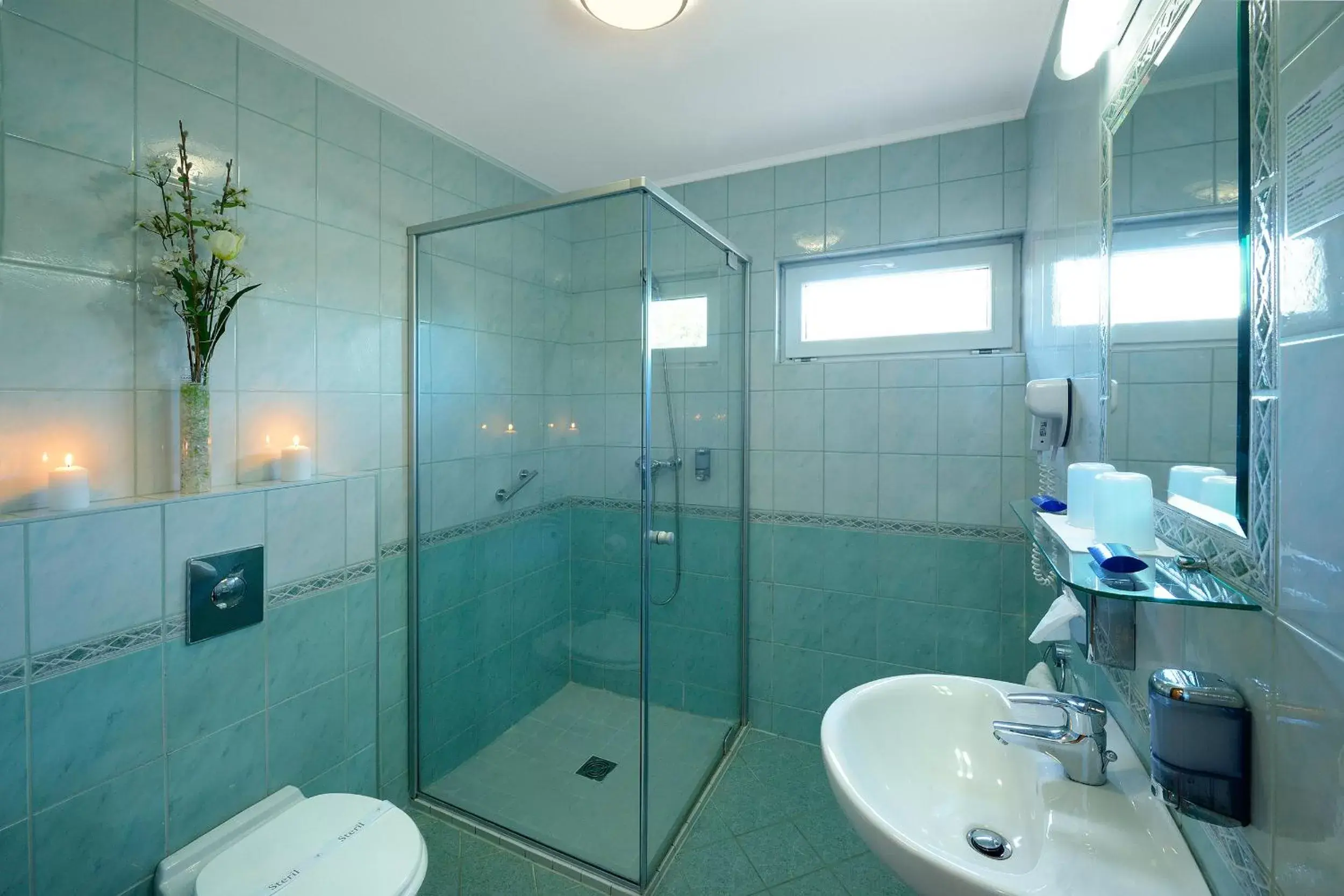 Shower, Bathroom in Holiday Beach Budapest Wellness Hotel with Sauna Park