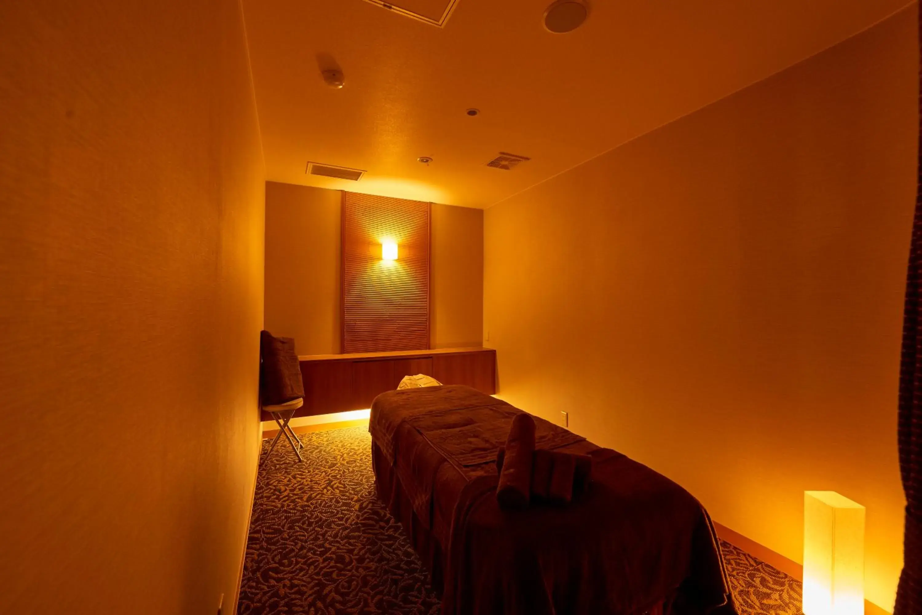 Massage, Bed in Niseko Prince Hotel Hirafutei Massage, Bed in Niseko Prince Hotel Hirafutei