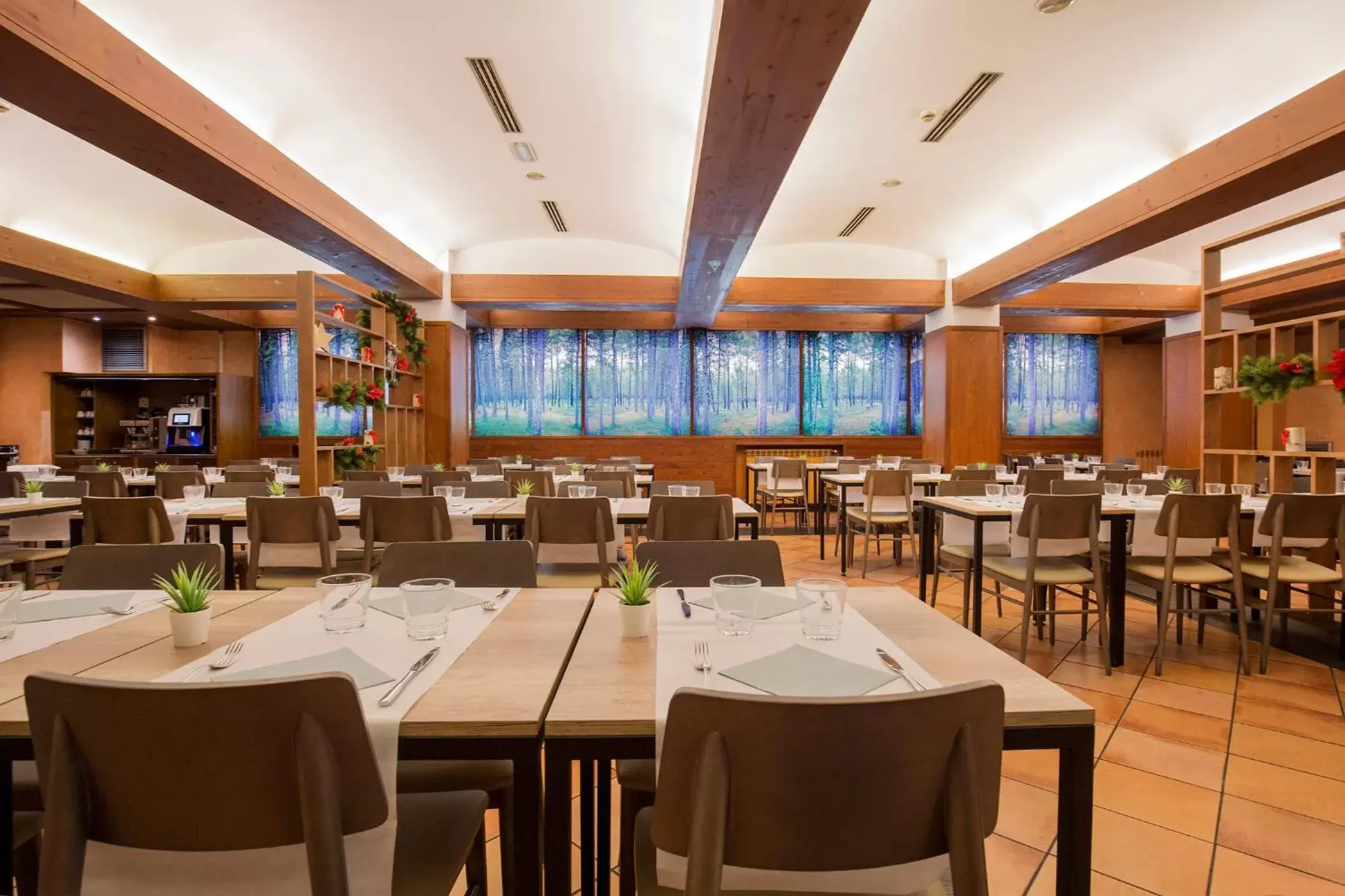 Lounge or bar, Restaurant/Places to Eat in Hotel Màgic La Massana