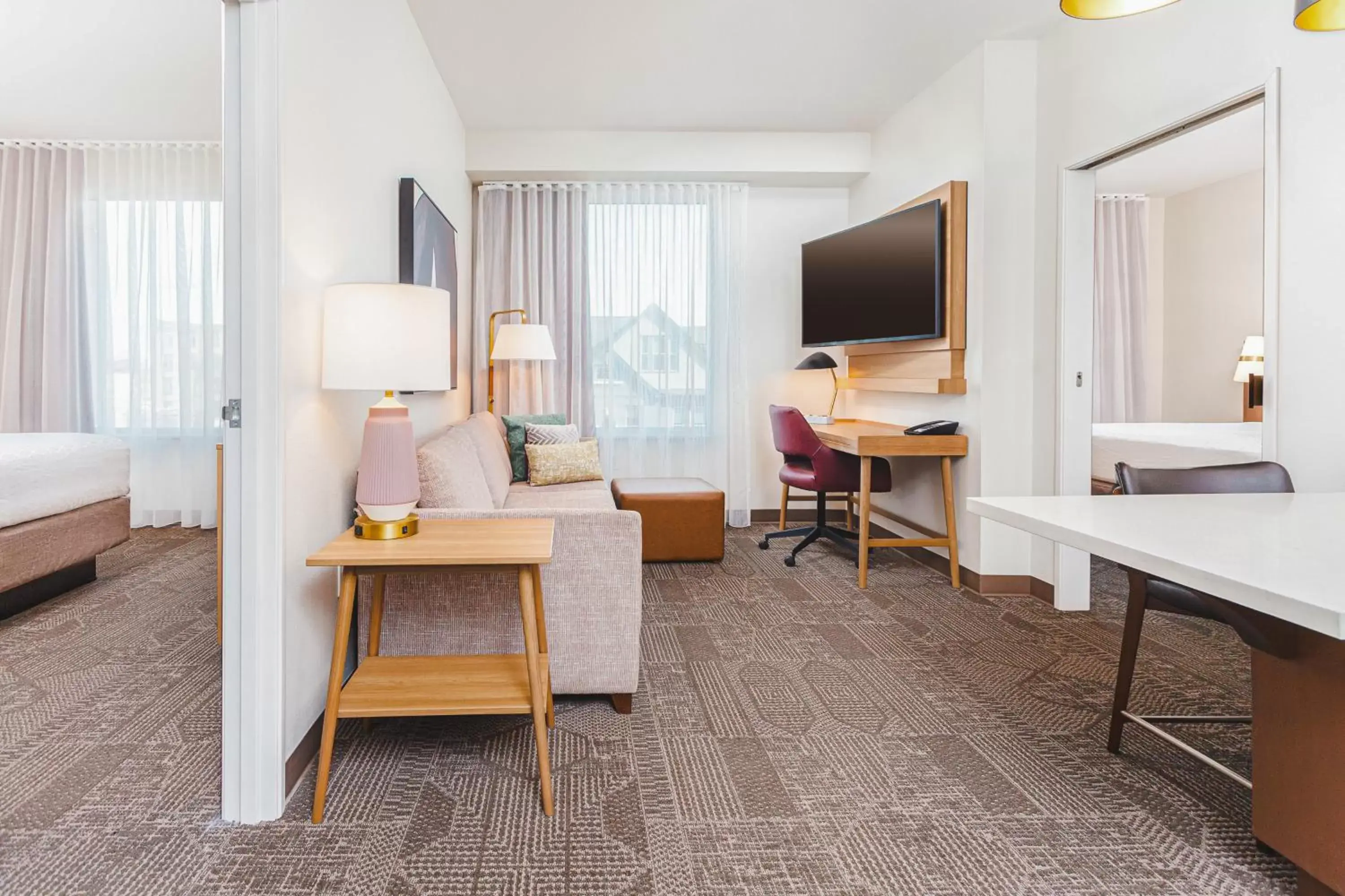 Photo of the whole room, TV/Entertainment Center in Staybridge Suites - Nashville - Vanderbilt, an IHG Hotel