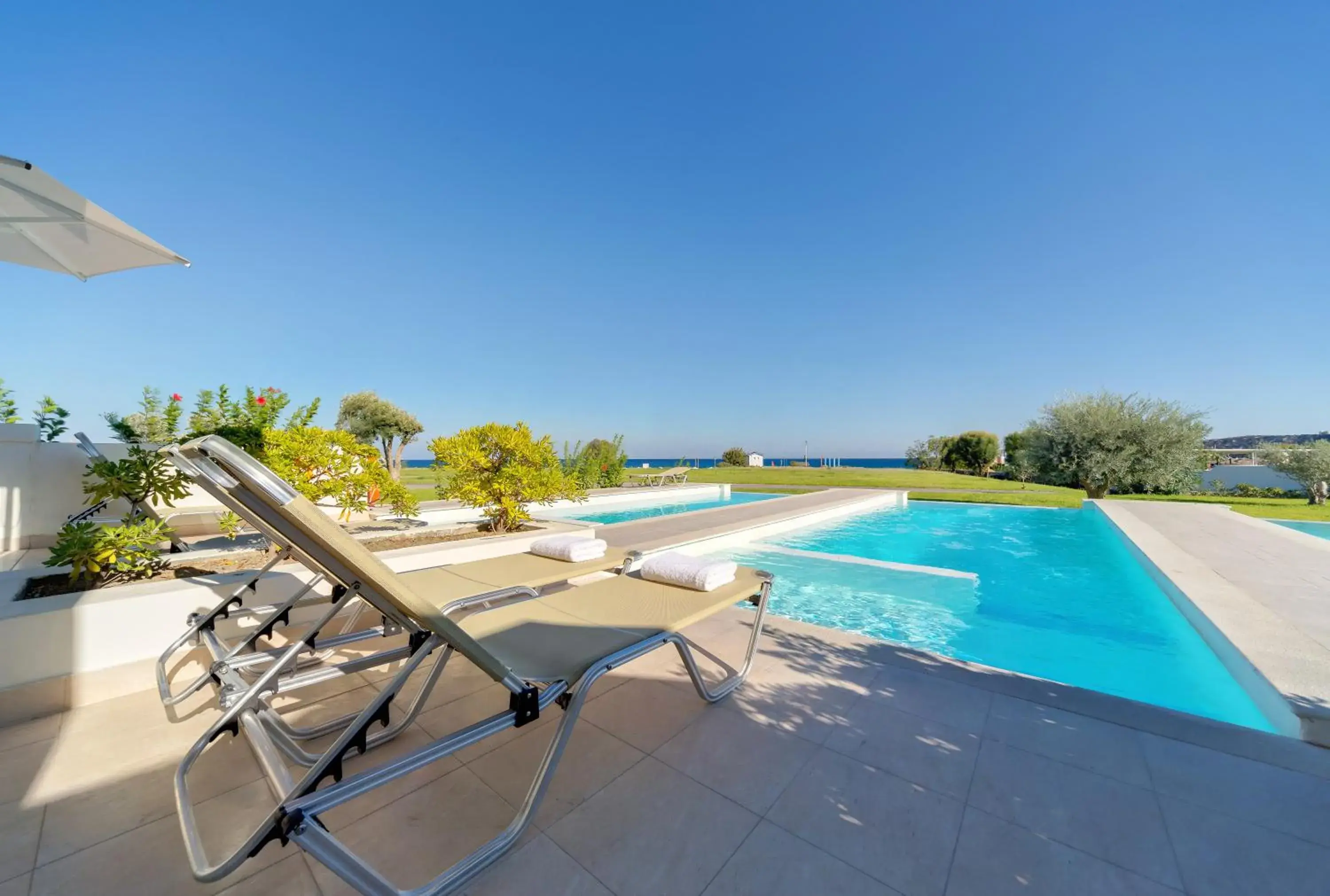 Sea view, Swimming Pool in Apollo Blue