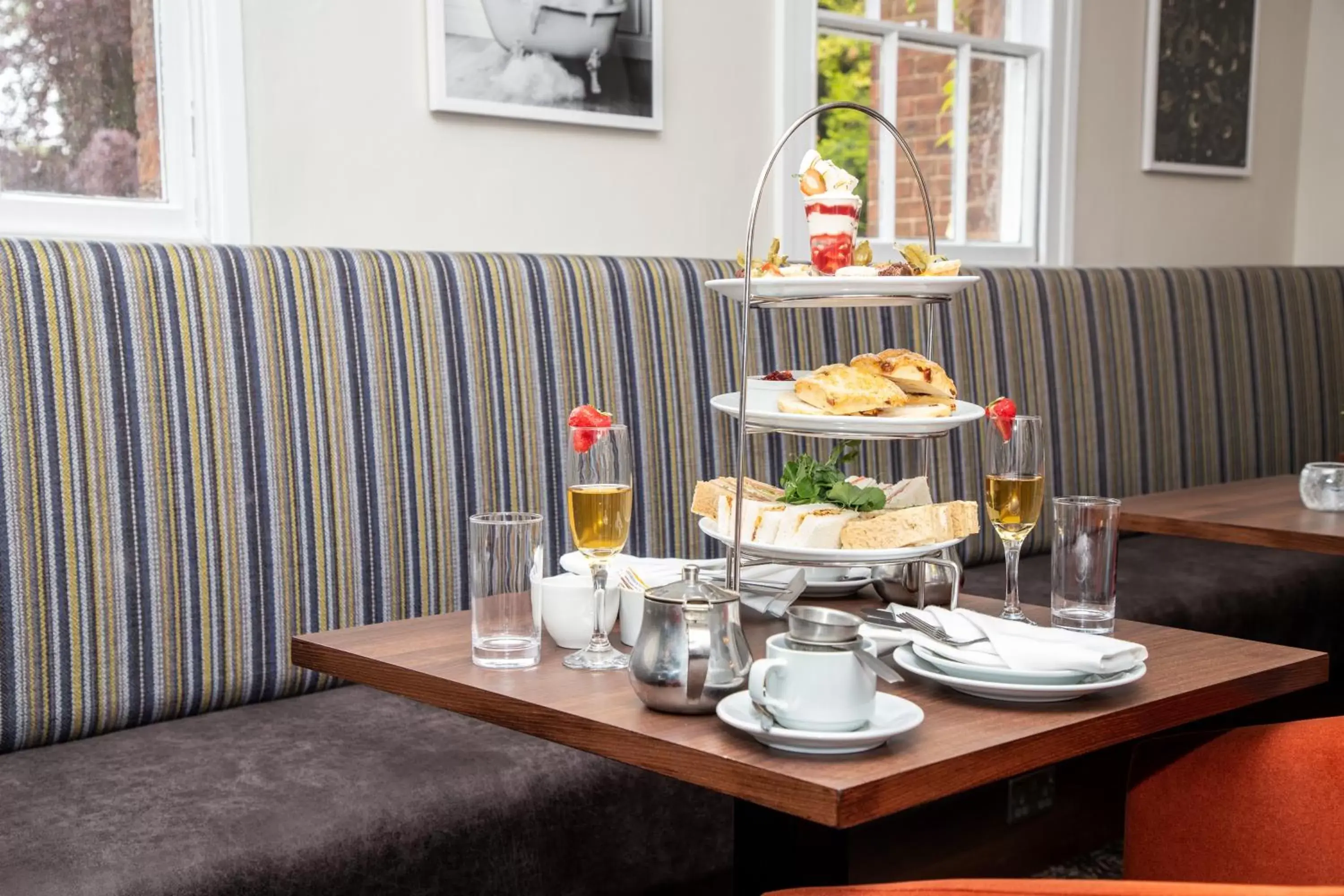 Restaurant/Places to Eat in Park House Hotel