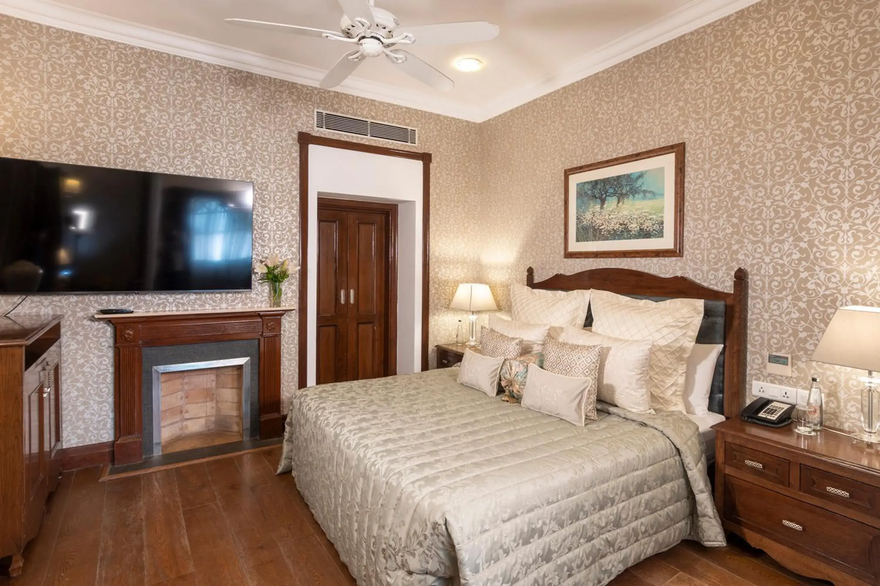 Bed in The Claridges Nabha Residence-Heritage