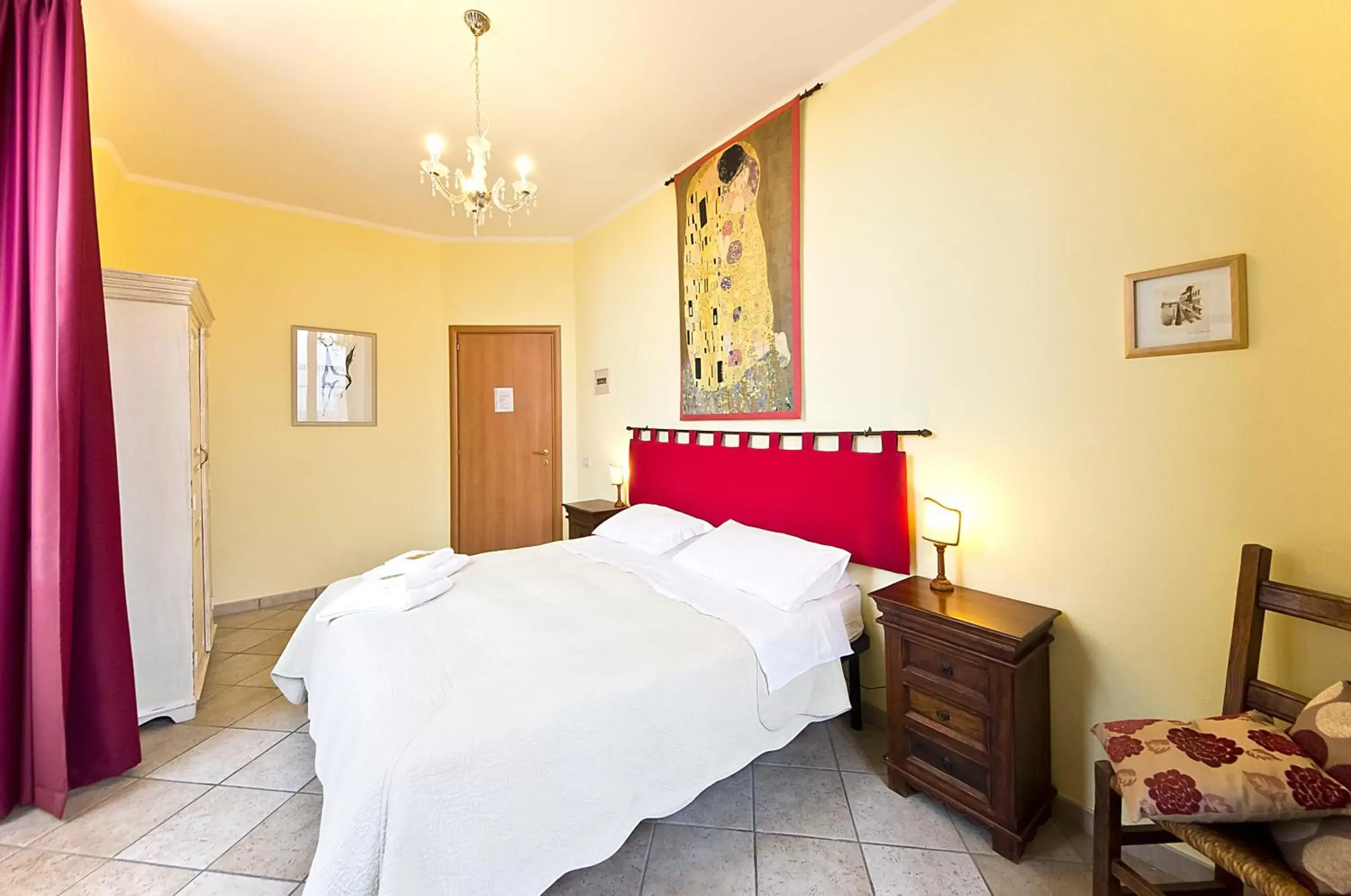 Photo of the whole room, Bed in I Terzi Di Siena - Rooms Only