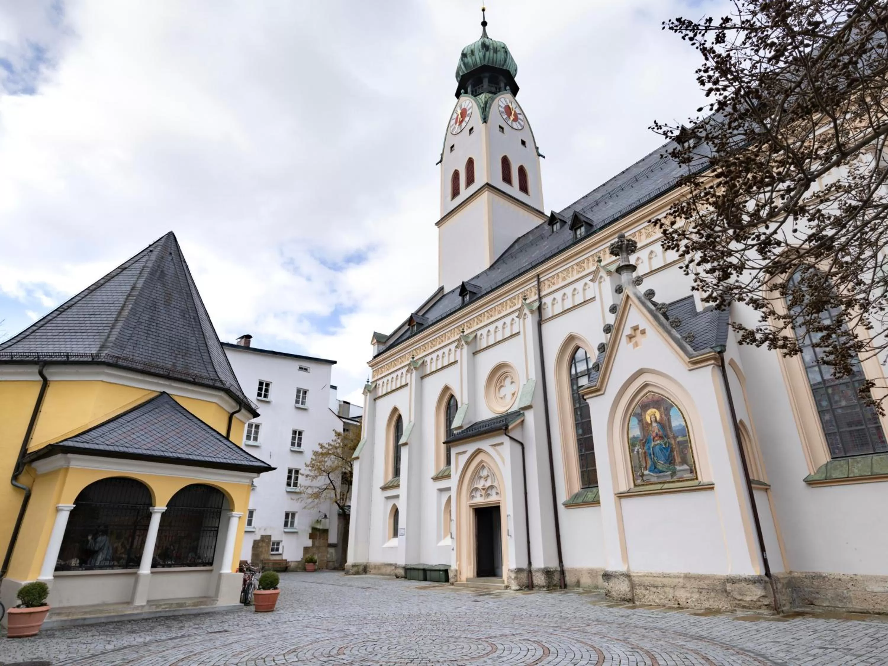 Nearby landmark in Limehome Rosenheim Gillitzerstraße