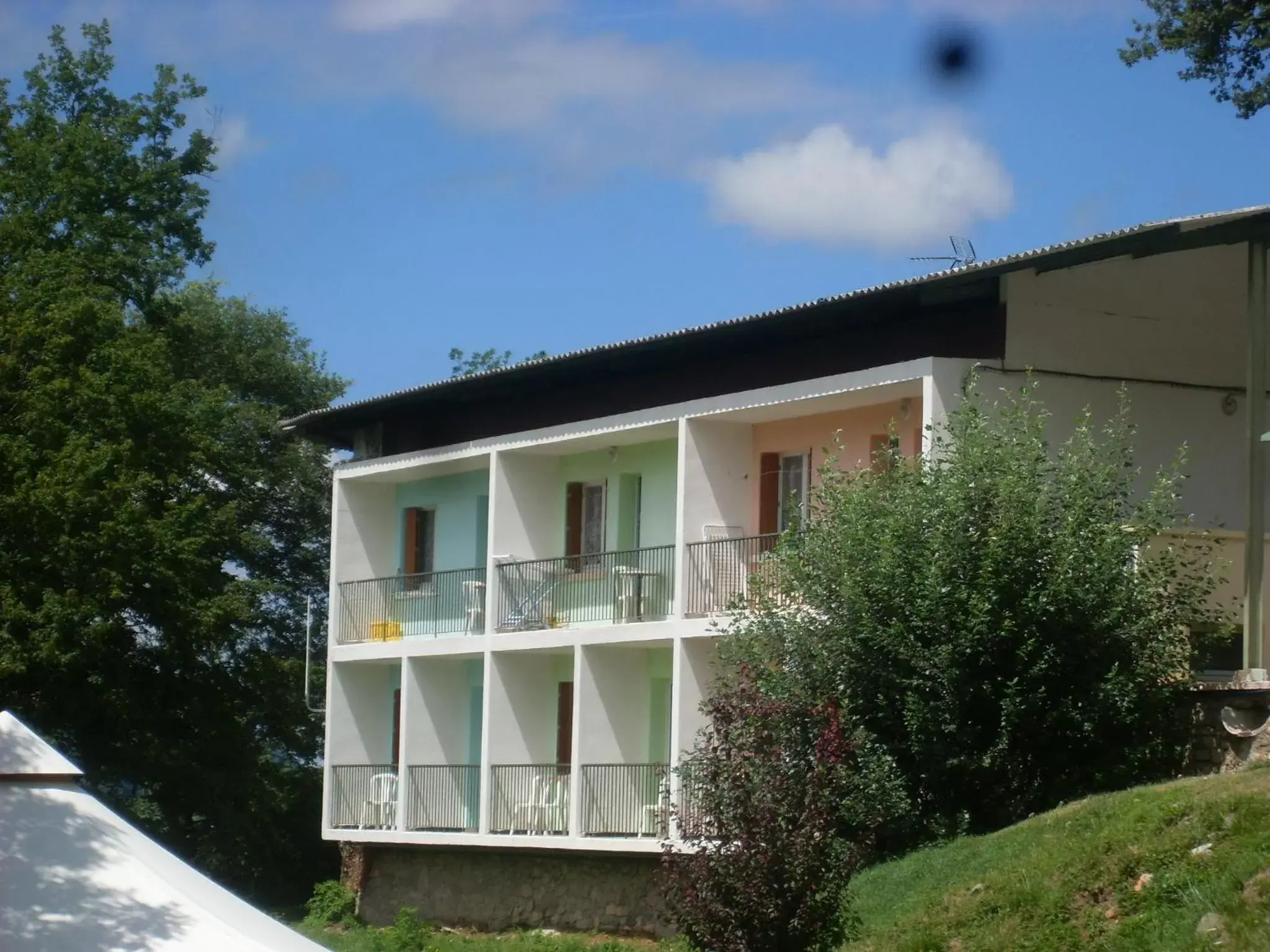 Property Building in Les chambres et studios Camping Parc de Paletès