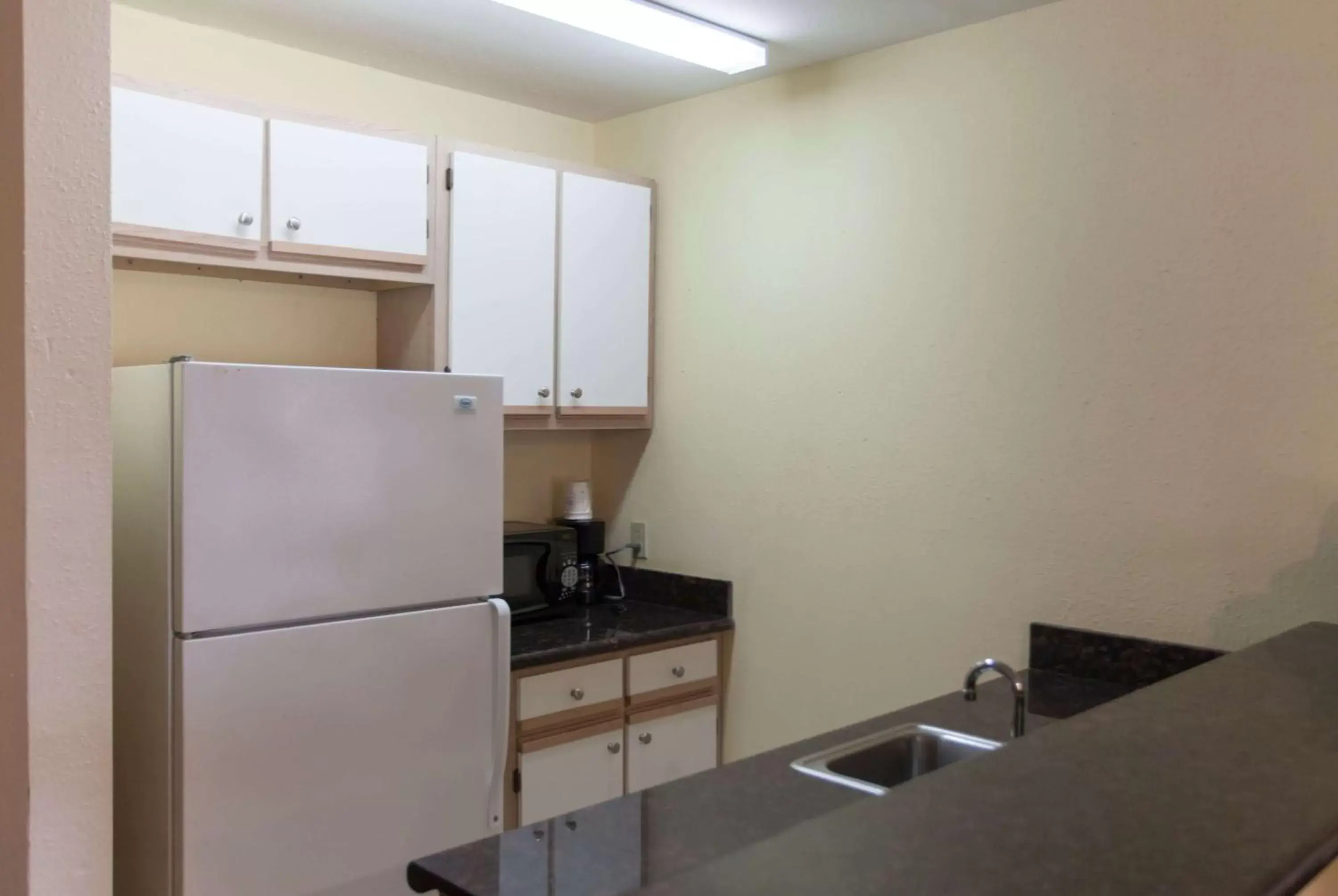 Photo of the whole room, Kitchen/Kitchenette in Days Inn by Wyndham Shenandoah