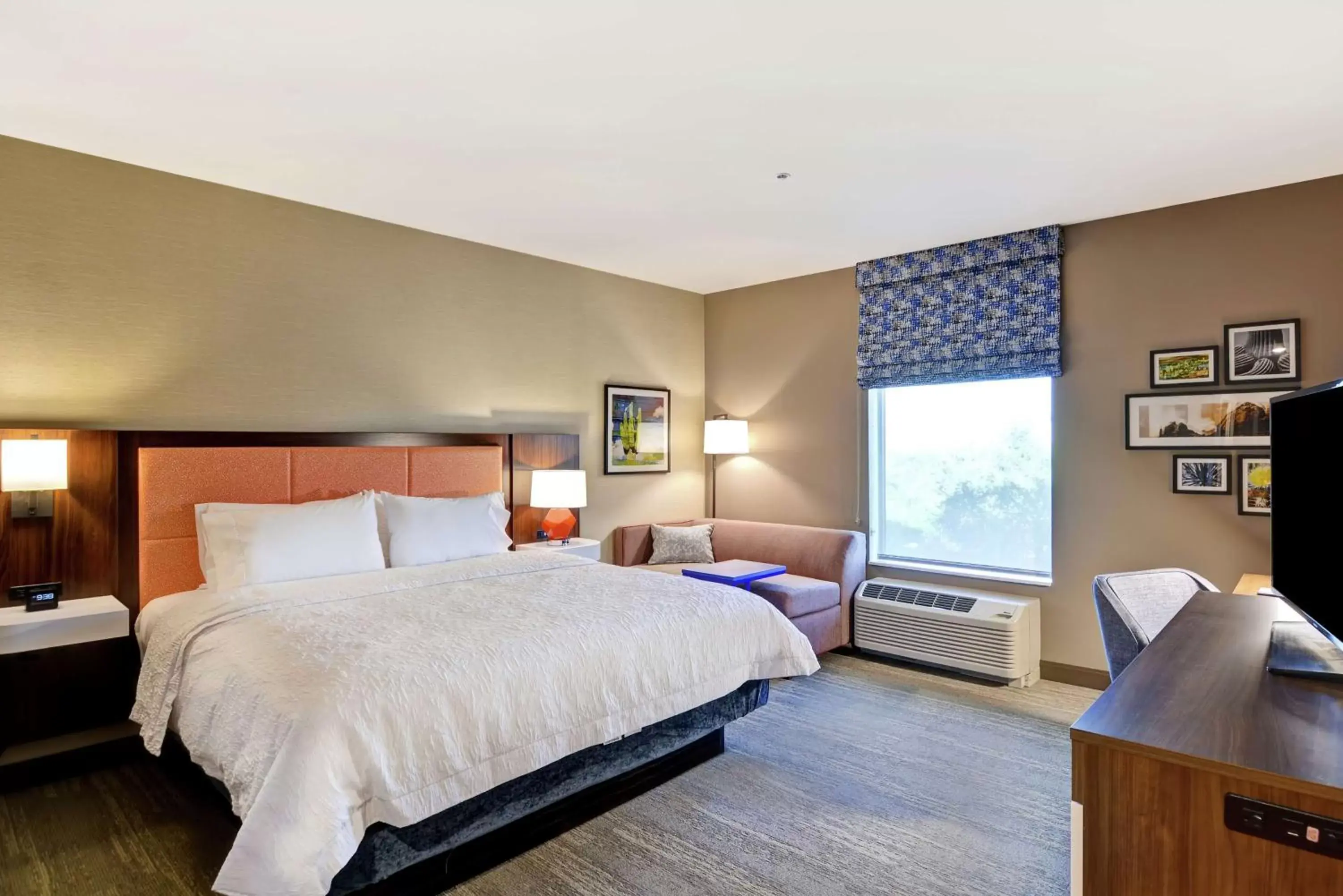 Bedroom, Bed in Hampton Inn Suites Tucson Tech Park