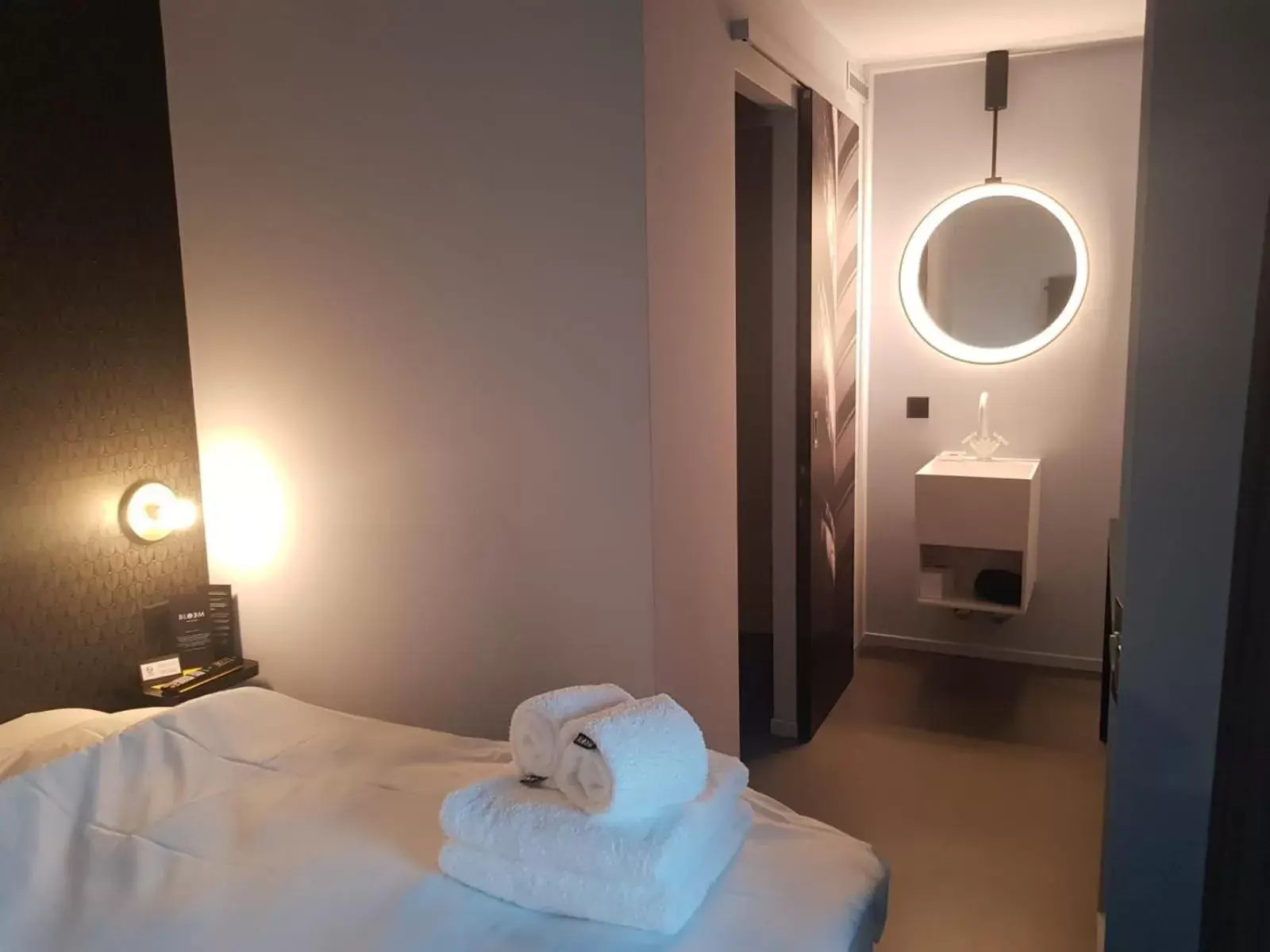 Bathroom, Bed in BLOOM Boutique Hotel & Lounge Basel