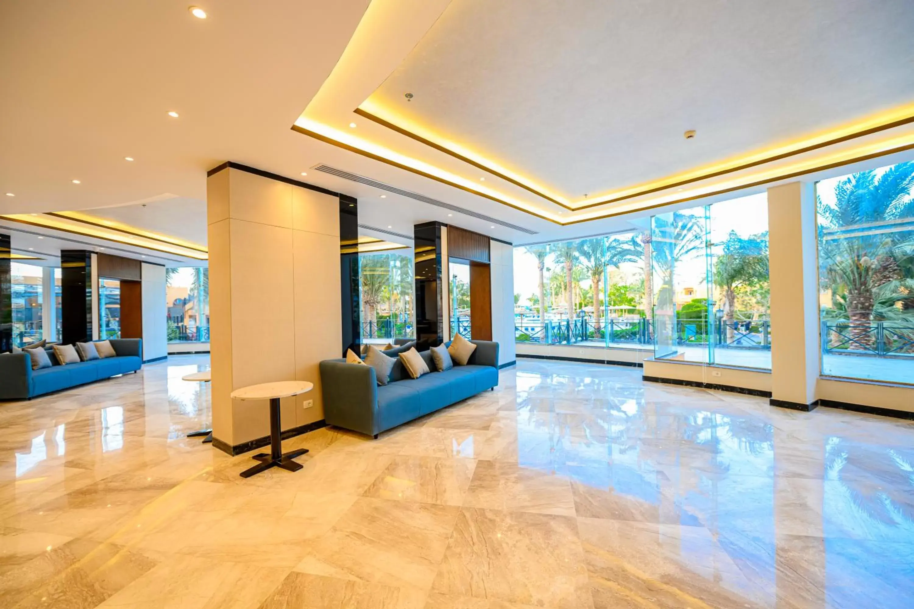 Seating area, Lobby/Reception in Golden Beach Resort