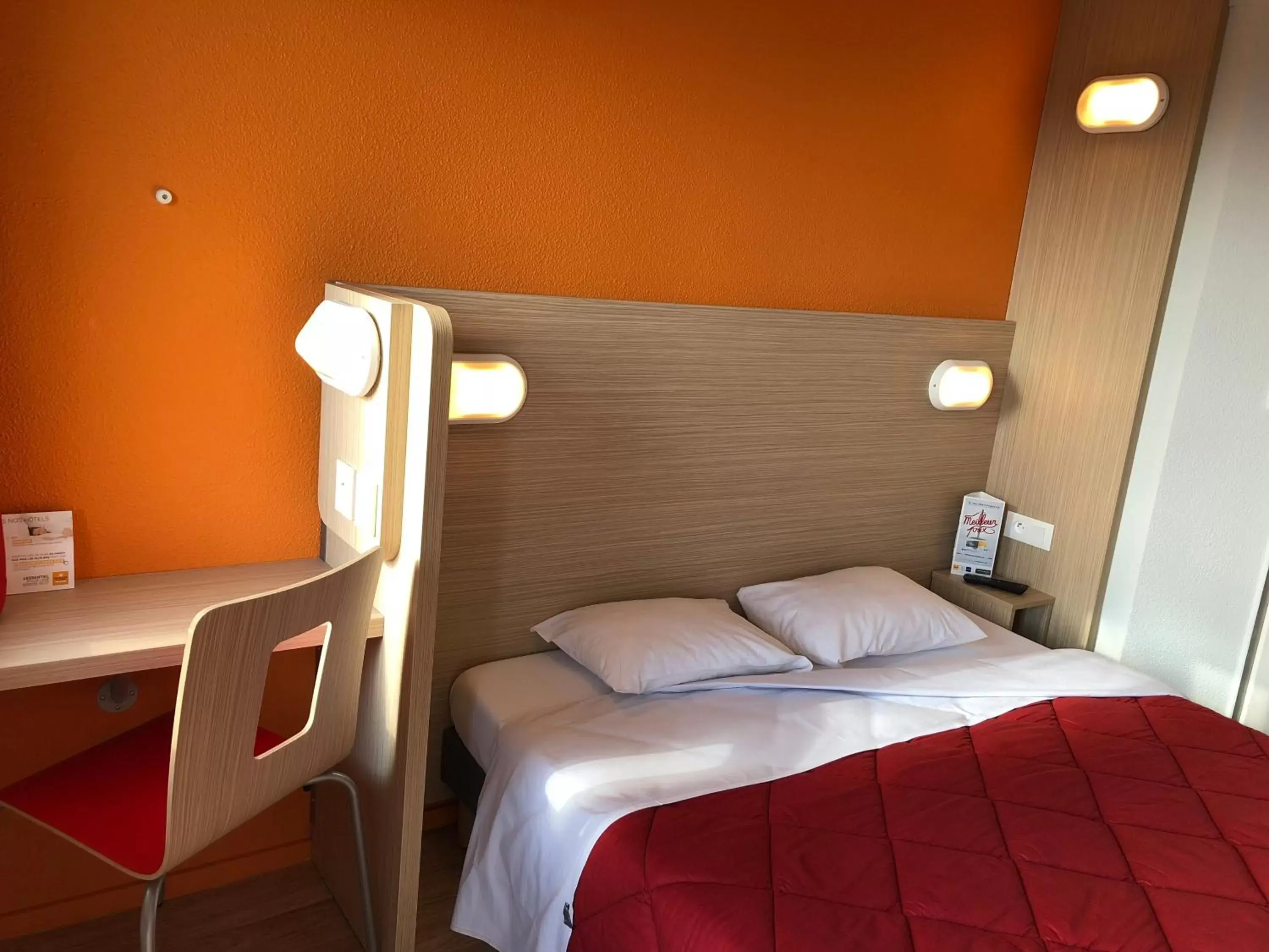 Bedroom, Bed in Premiere Classe Perpignan Sud