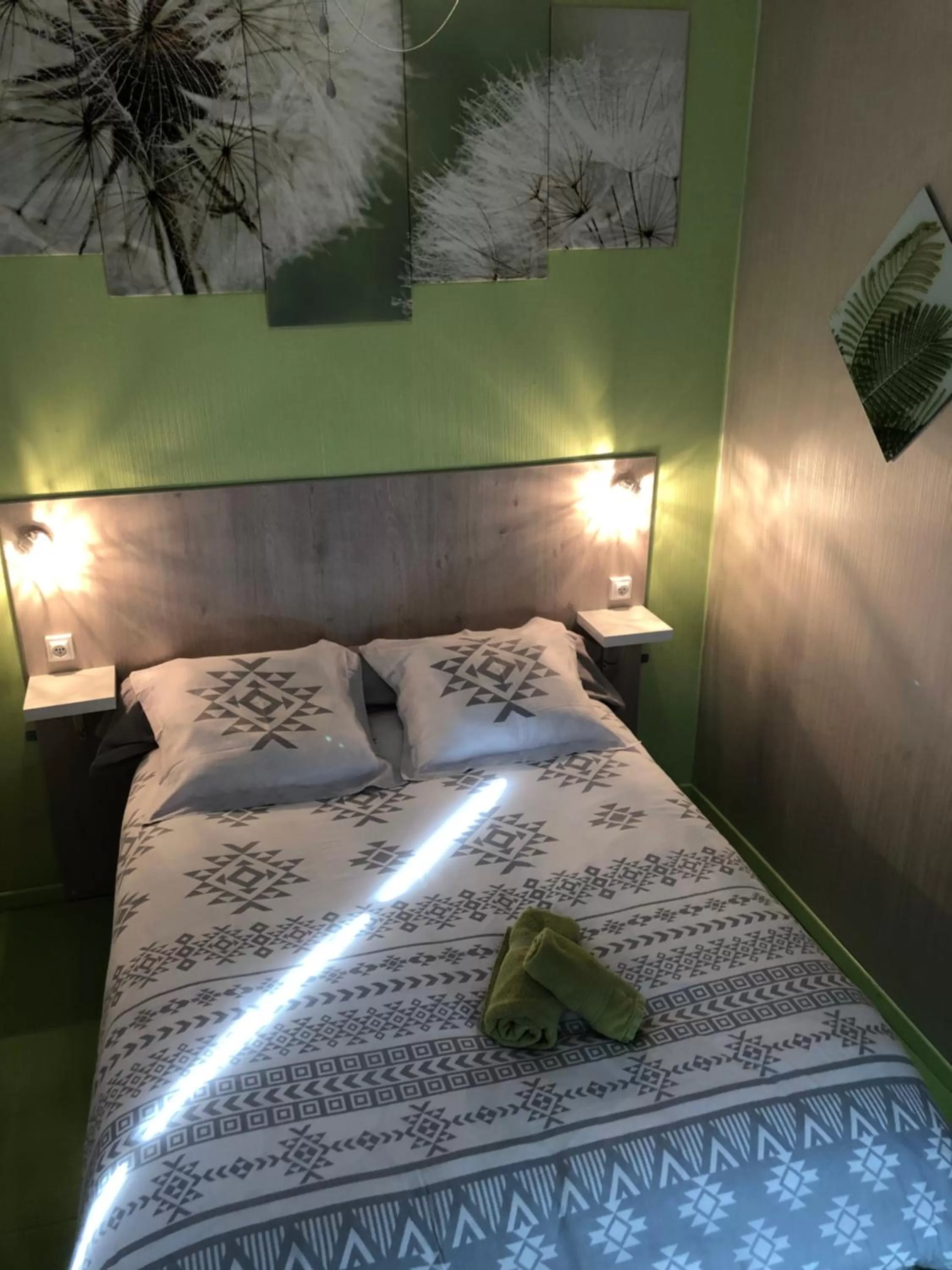 Photo of the whole room, Bed in Hotel des Remparts