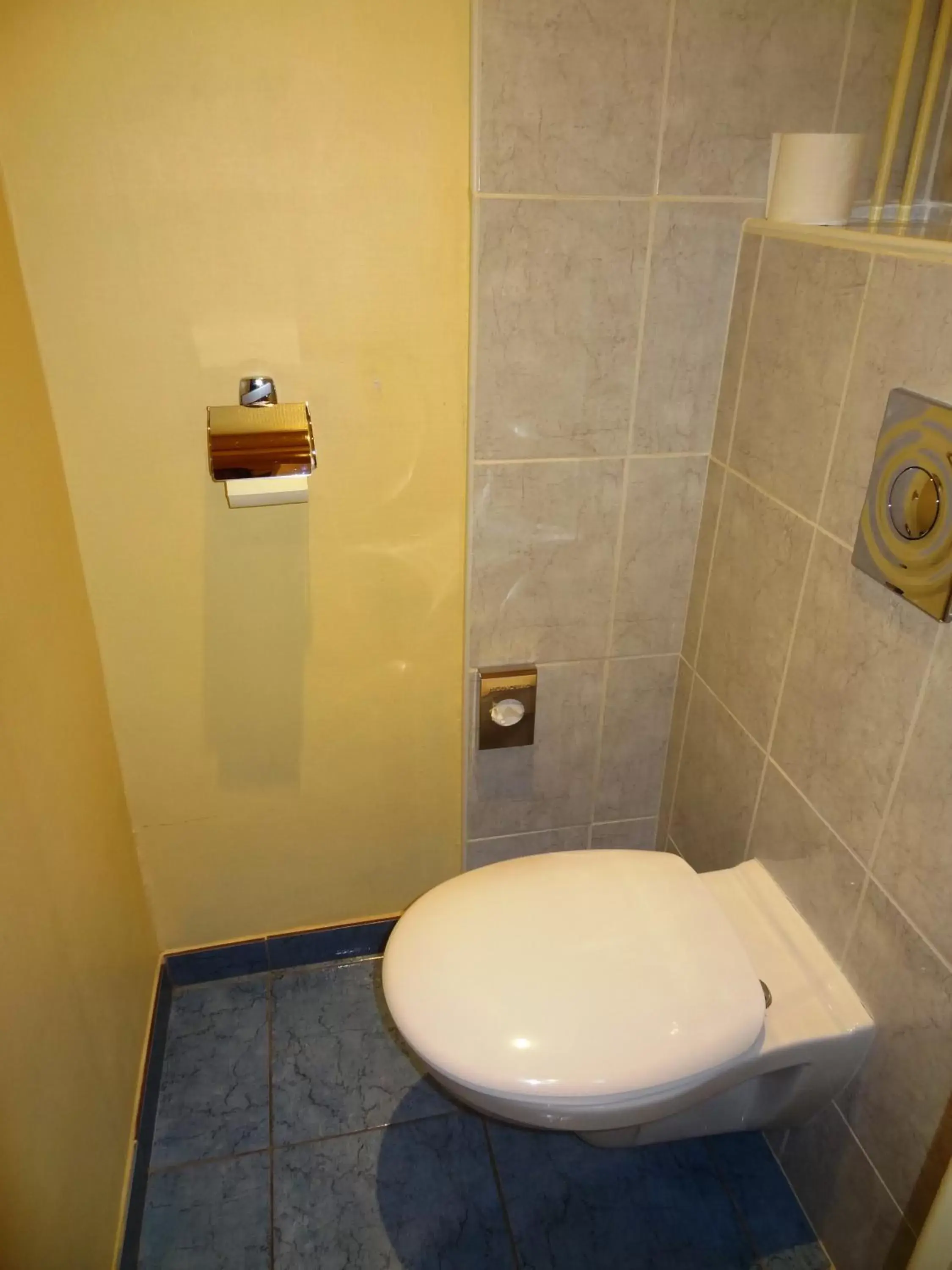 Toilet, Bathroom in Hotel de France