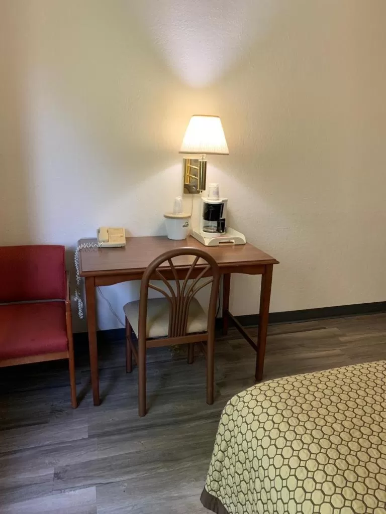 Days Inn by Wyndham Topeka