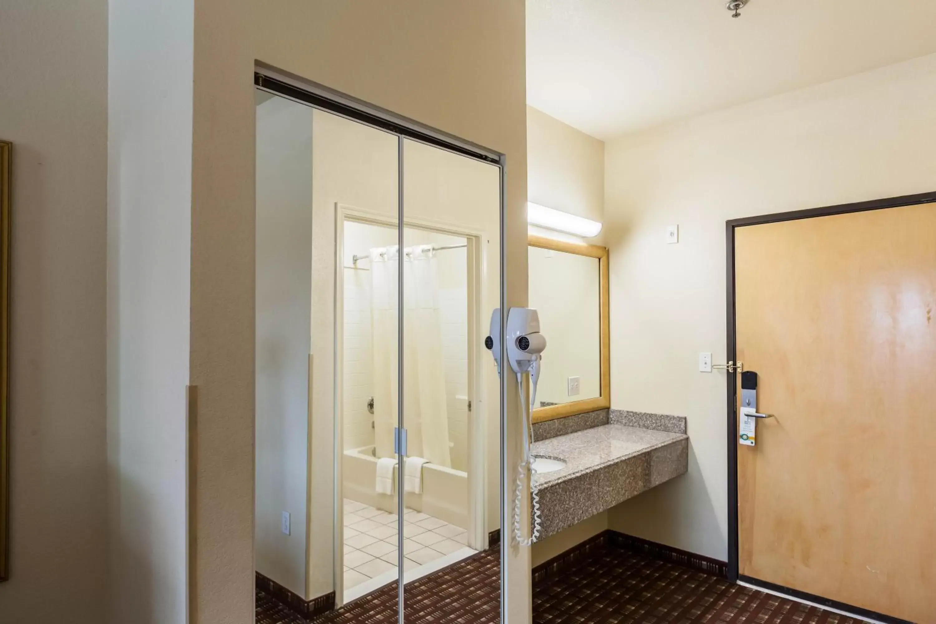 King Room with Two King Beds in Quality Inn Near Seaworld - Lackland