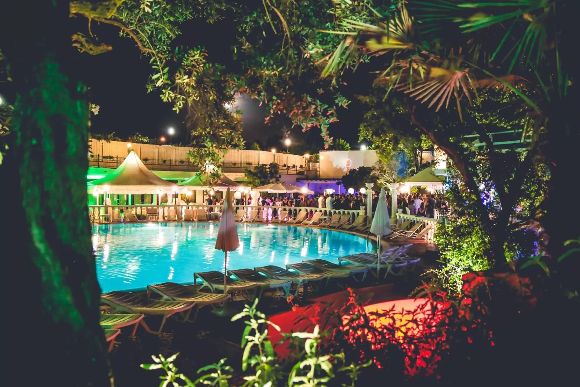 Swimming Pool in Hotel Villa Pigalle