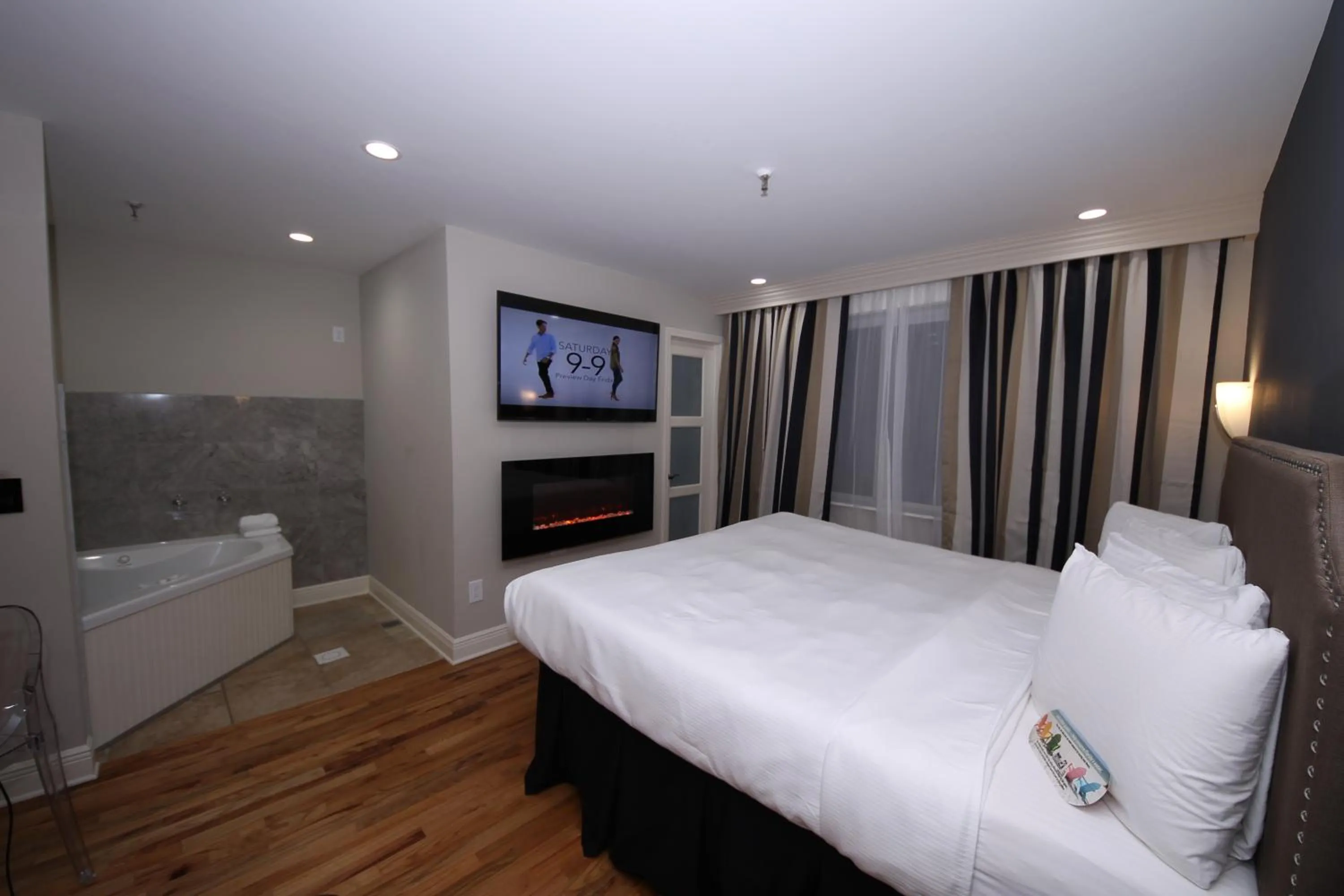 Bed in Hyde Park Hotel