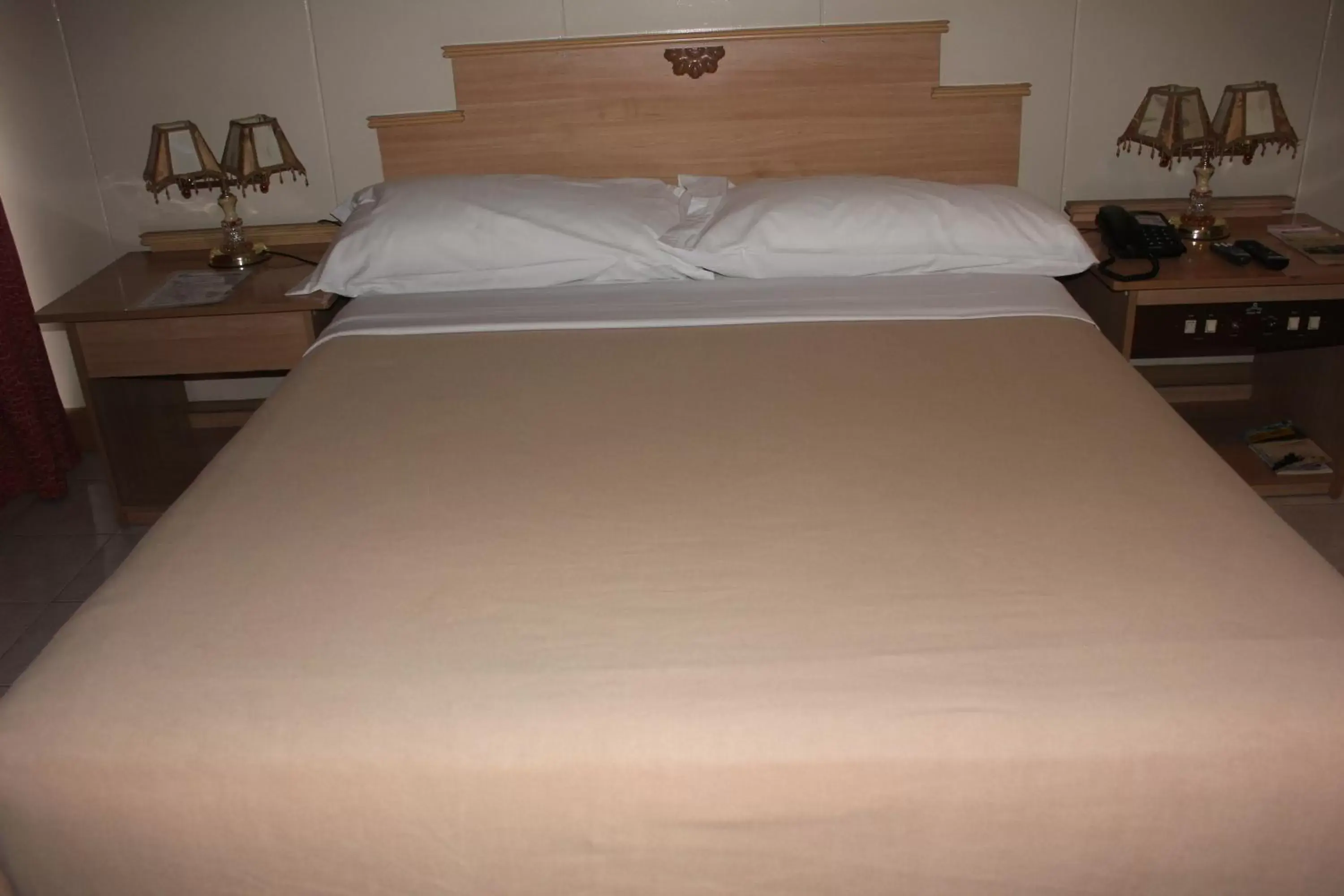 Bed in Elegant Circle Inn