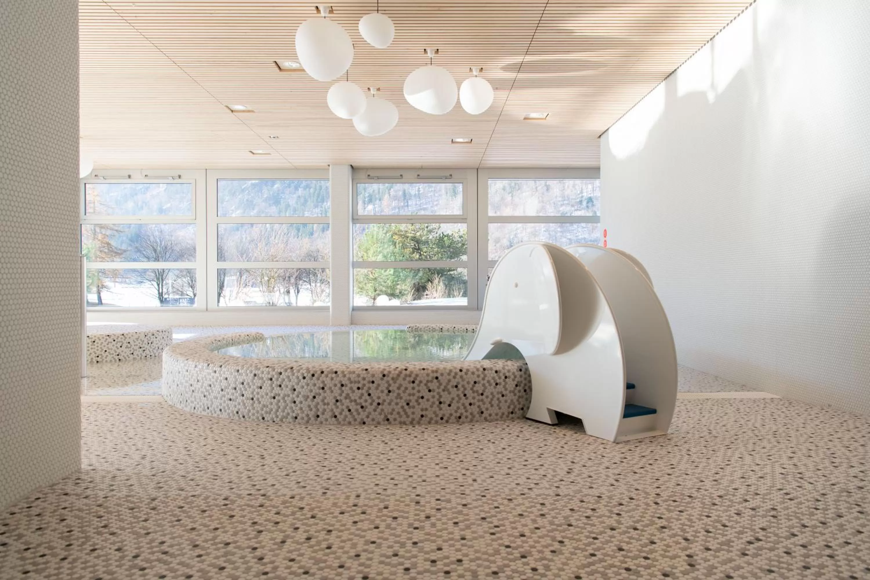 Swimming pool in lintharena ag