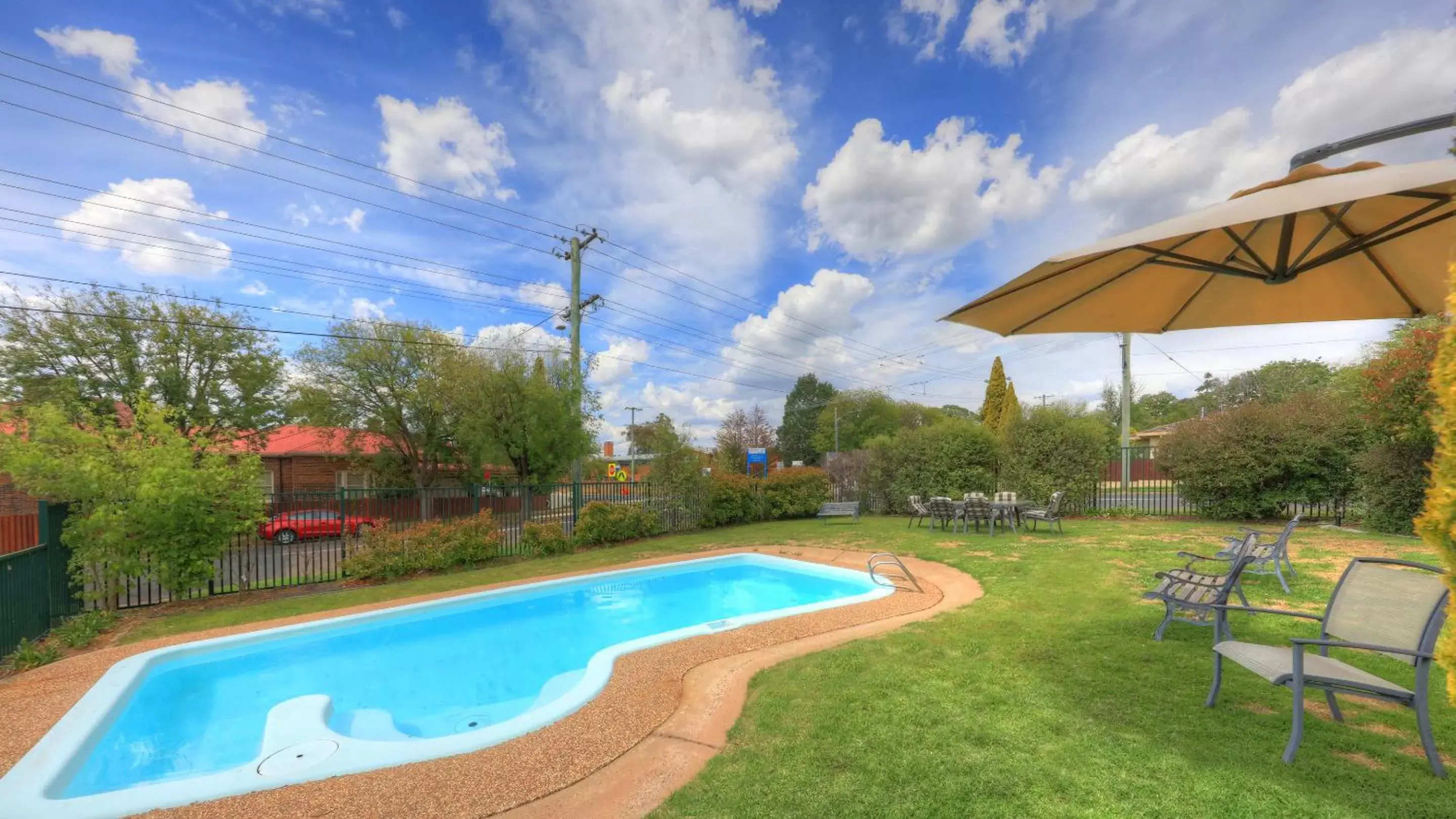 Swimming Pool in Alluna Motel