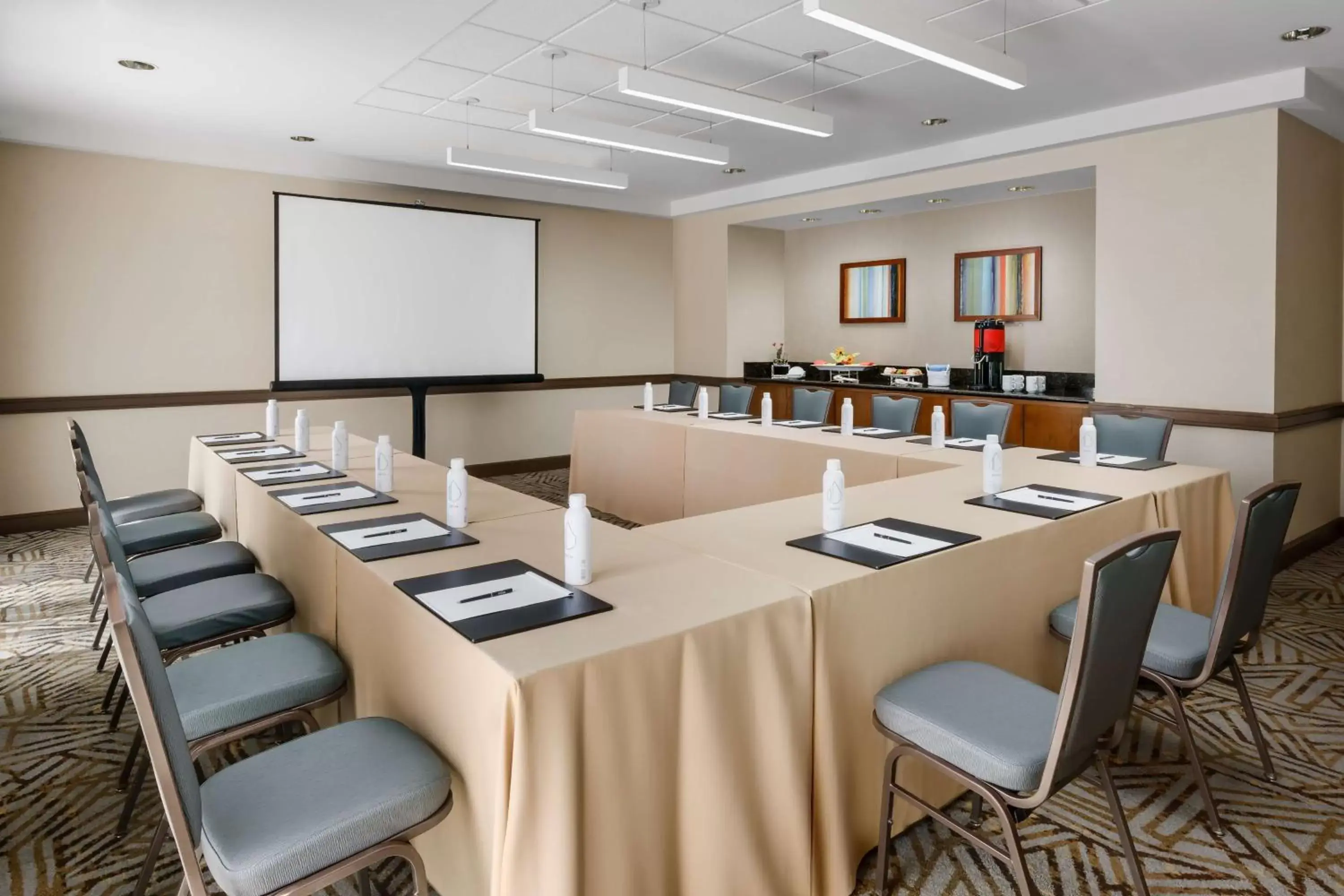 Meeting/conference room in Hilton Phoenix Airport