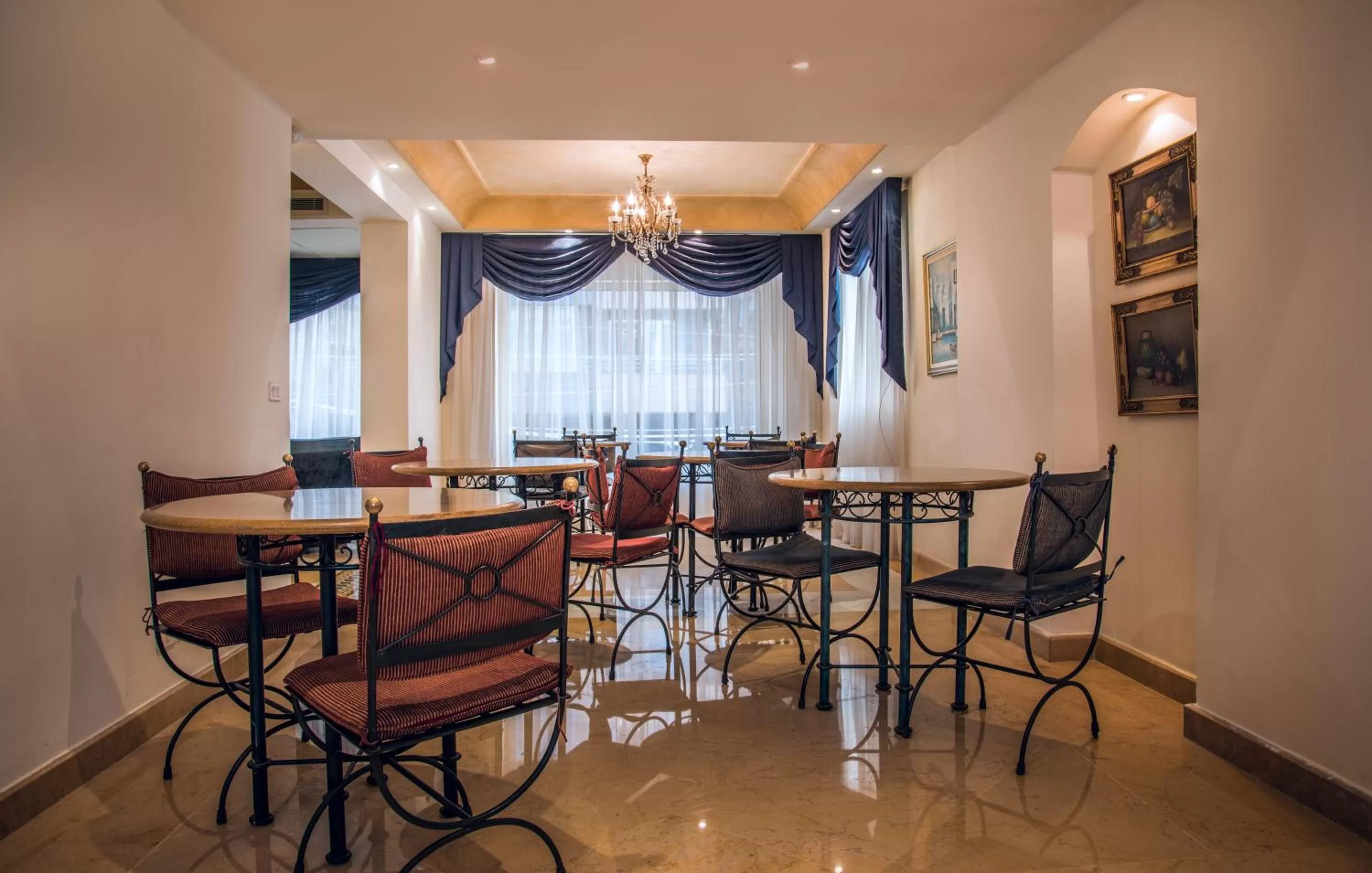 Restaurant/places to eat in Bella Riva Hotel