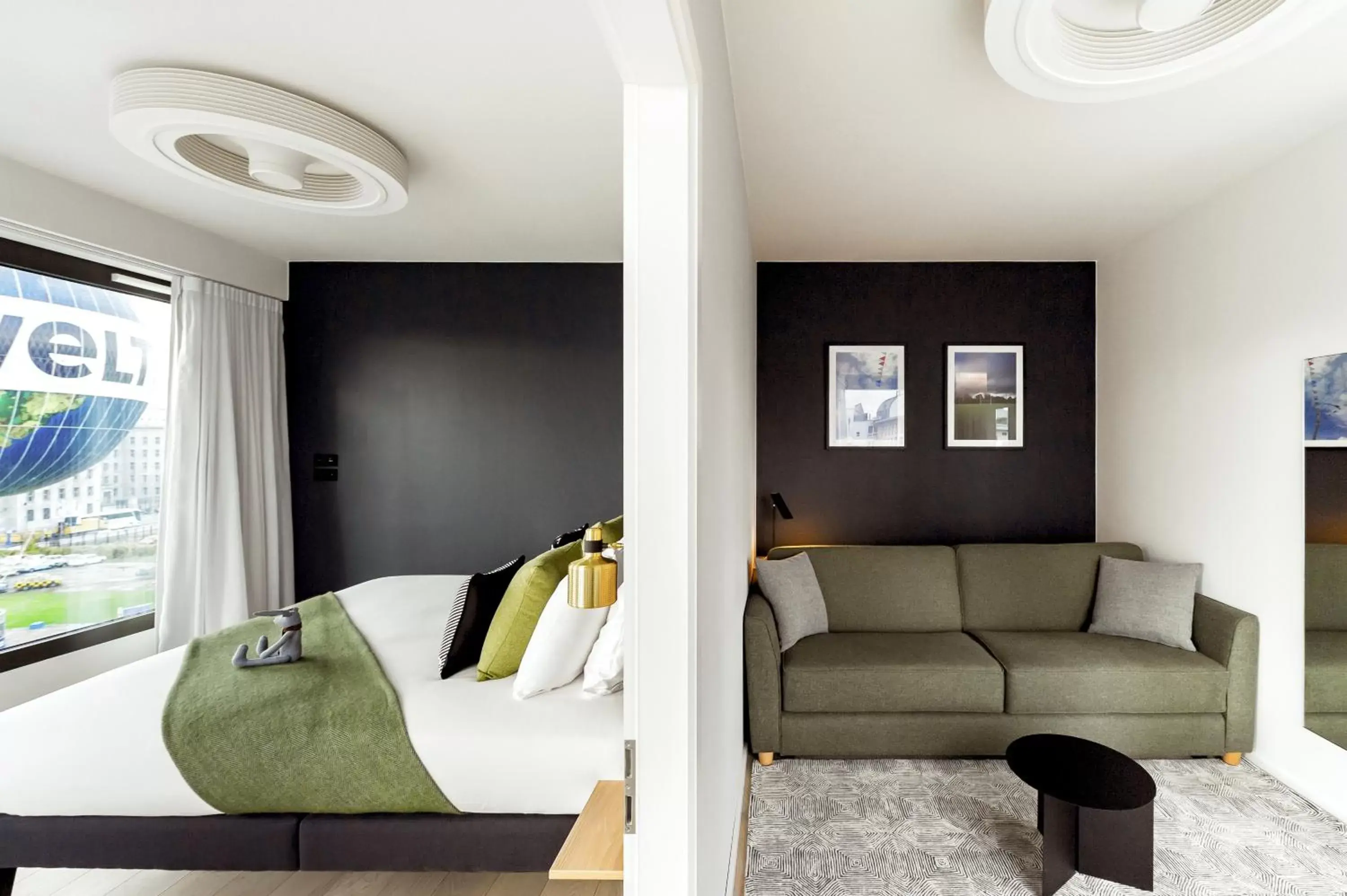 Living room in Wilde Aparthotels Berlin, Checkpoint Charlie Living room in Wilde Aparthotels Berlin, Checkpoint Charlie