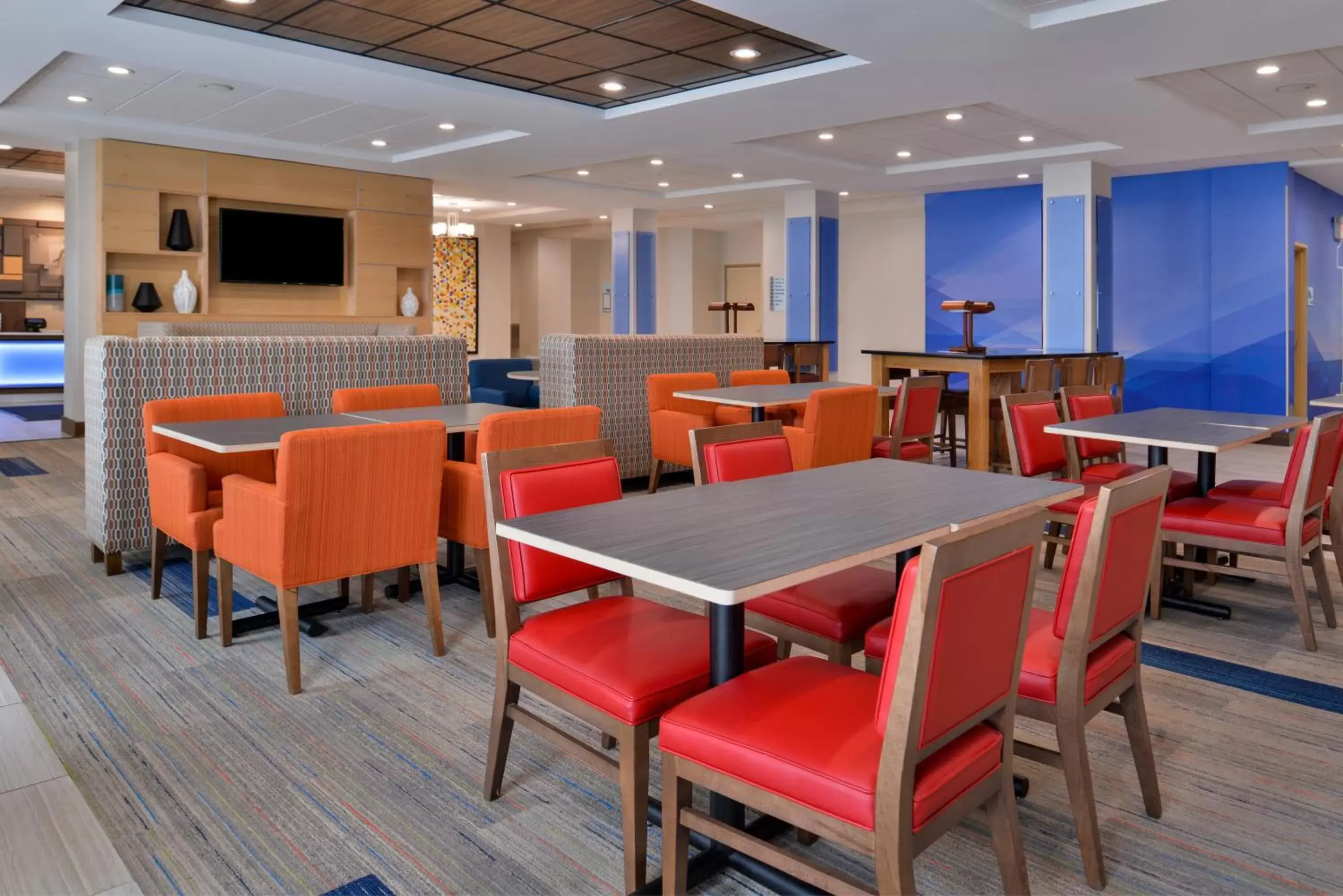 Breakfast, Restaurant/Places to Eat in Holiday Inn Express Hotel & Suites Cincinnati - Mason, an IHG Hotel