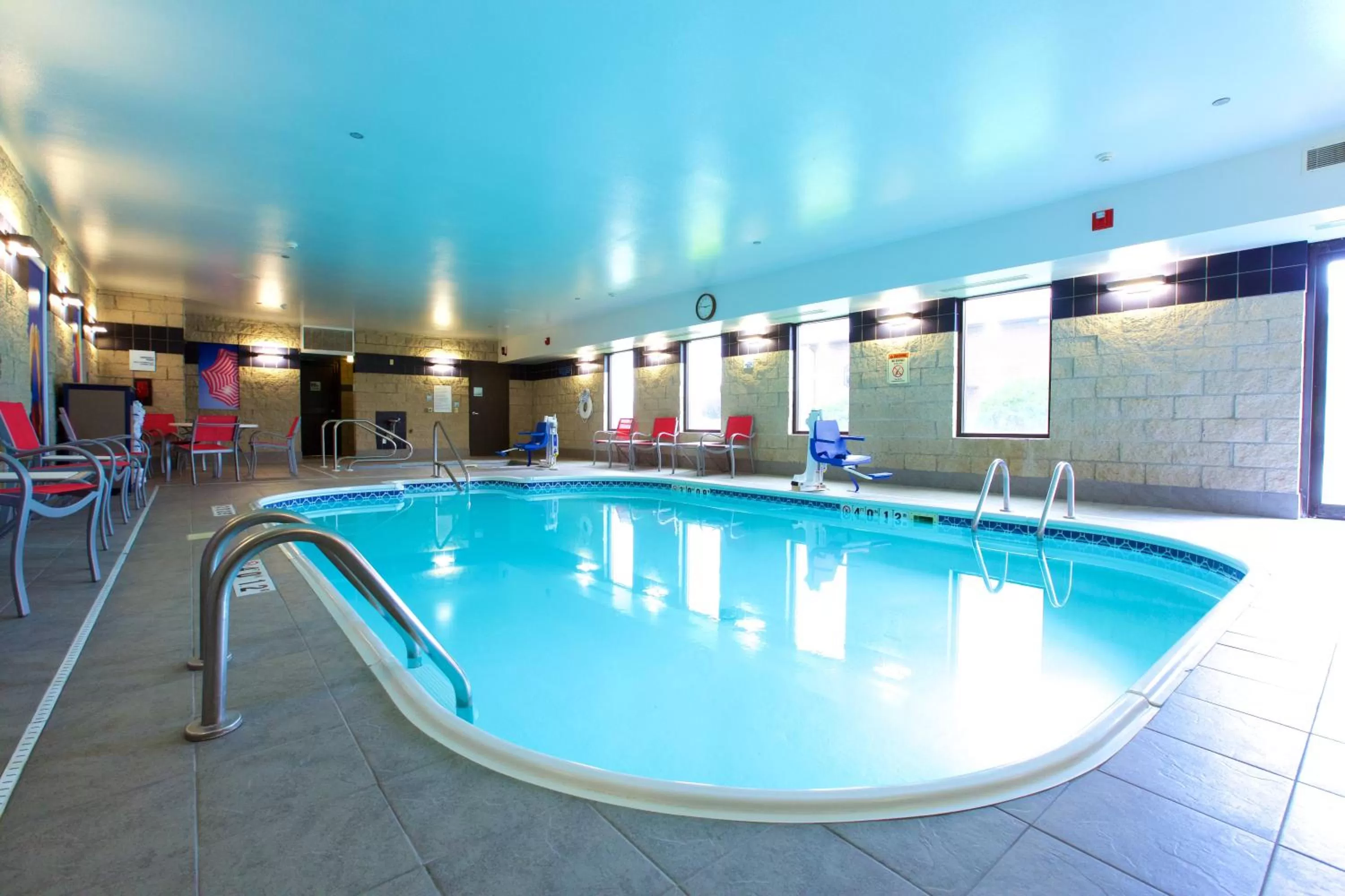 Swimming pool in Holiday Inn Express Fargo - West Acres by IHG