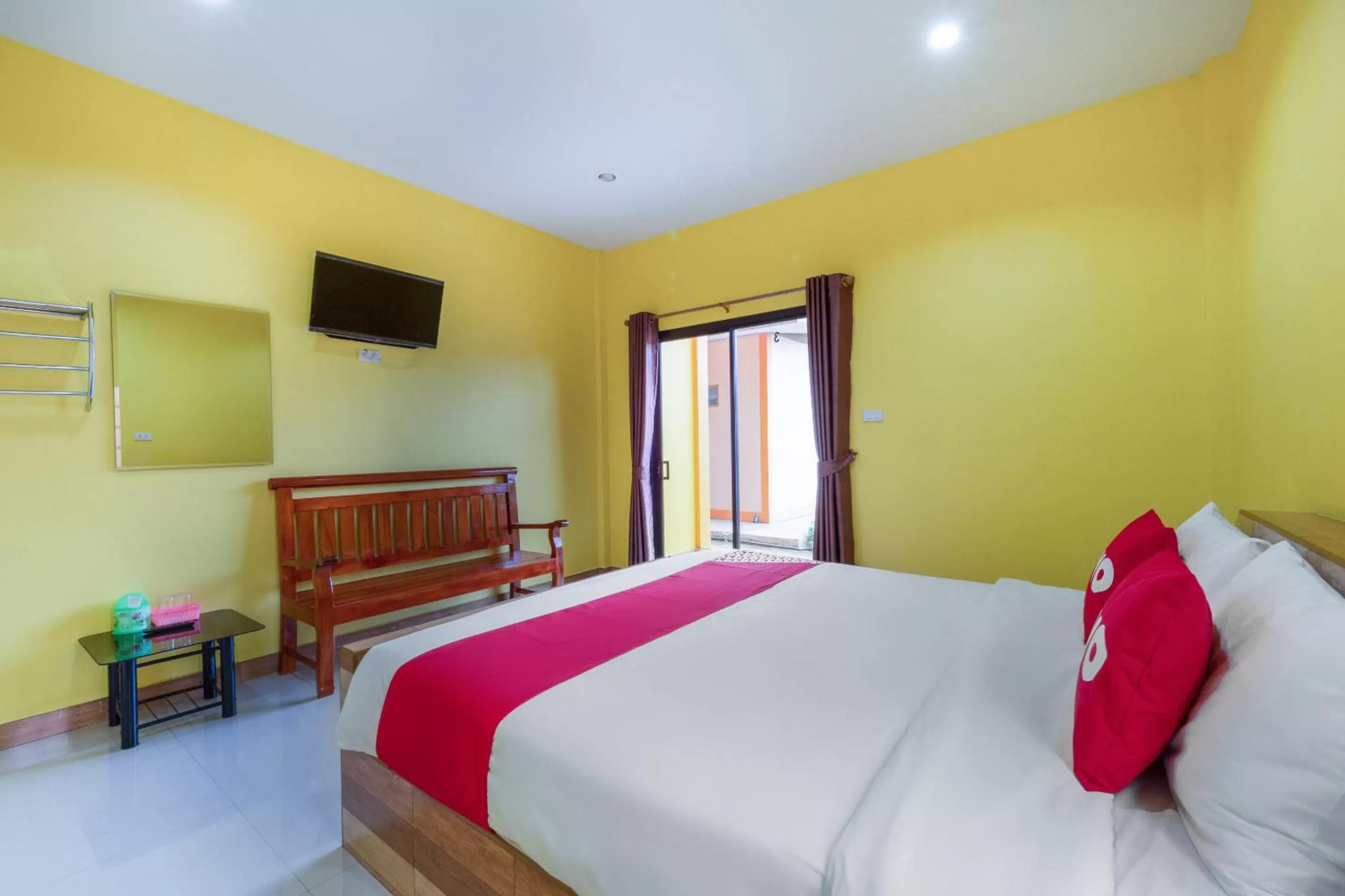 Bedroom, Bed in OYO 1044 Vassana Resort