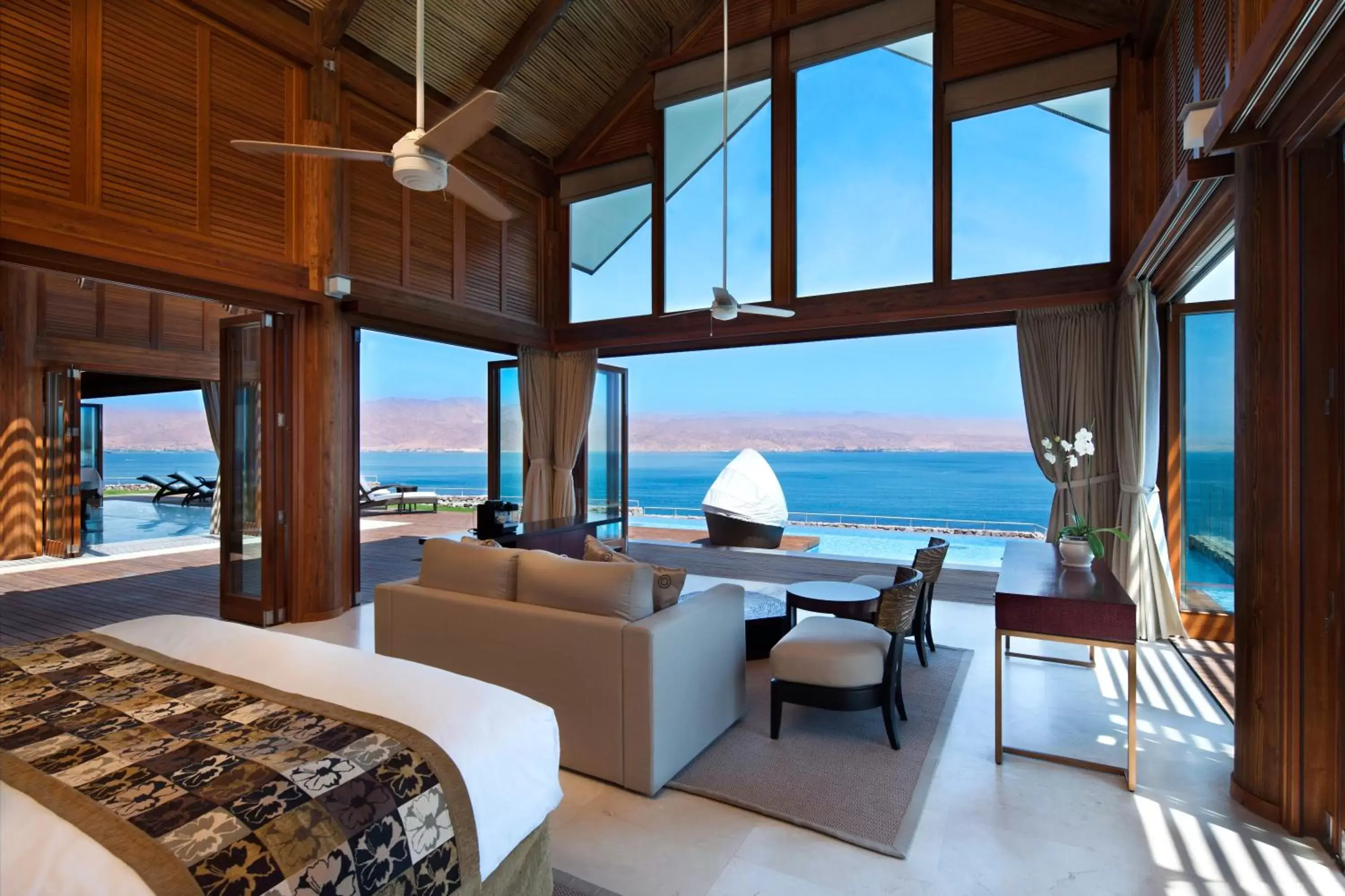 Bedroom, Sea View in Herbert Samuel Royal Shangri-La Eilat