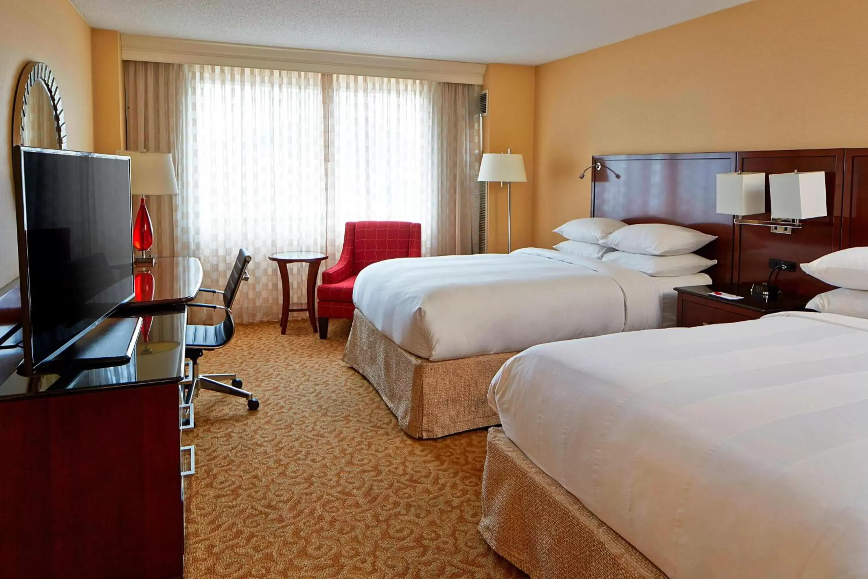 Photo of the whole room, Bed in Chattanooga Marriott Downtown