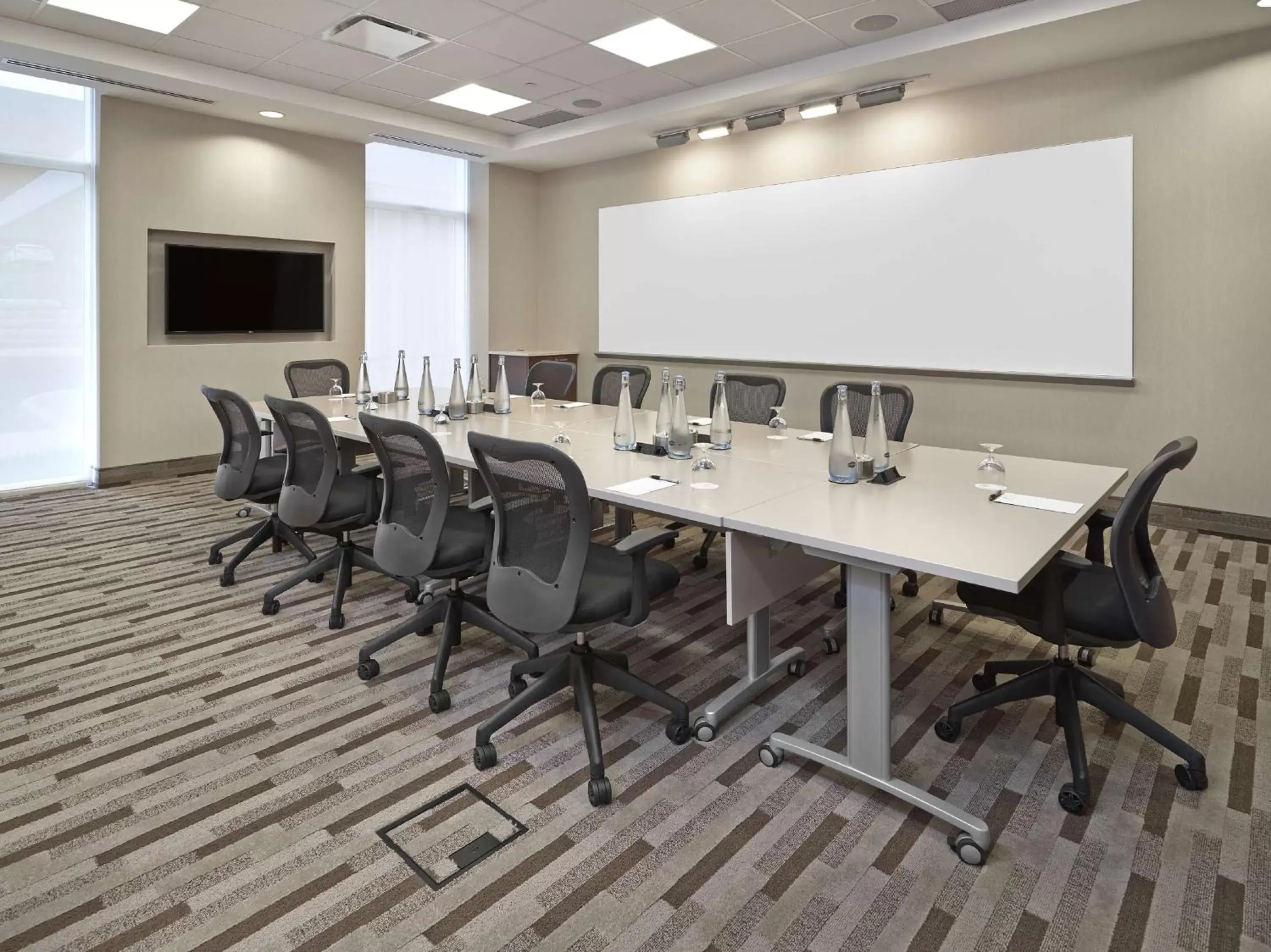 Meeting/conference room in Hampton Inn by Hilton Halifax Downtown